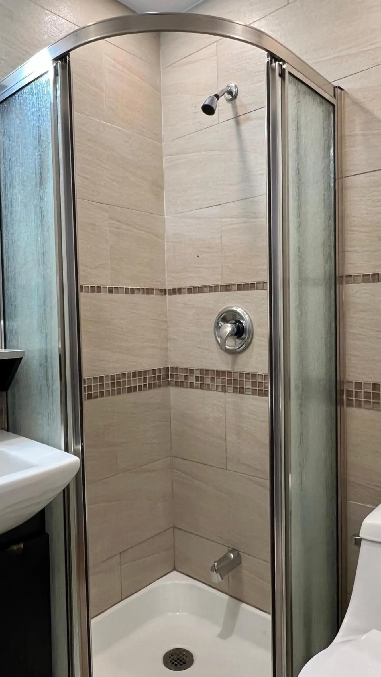 Shower in hotel le coach