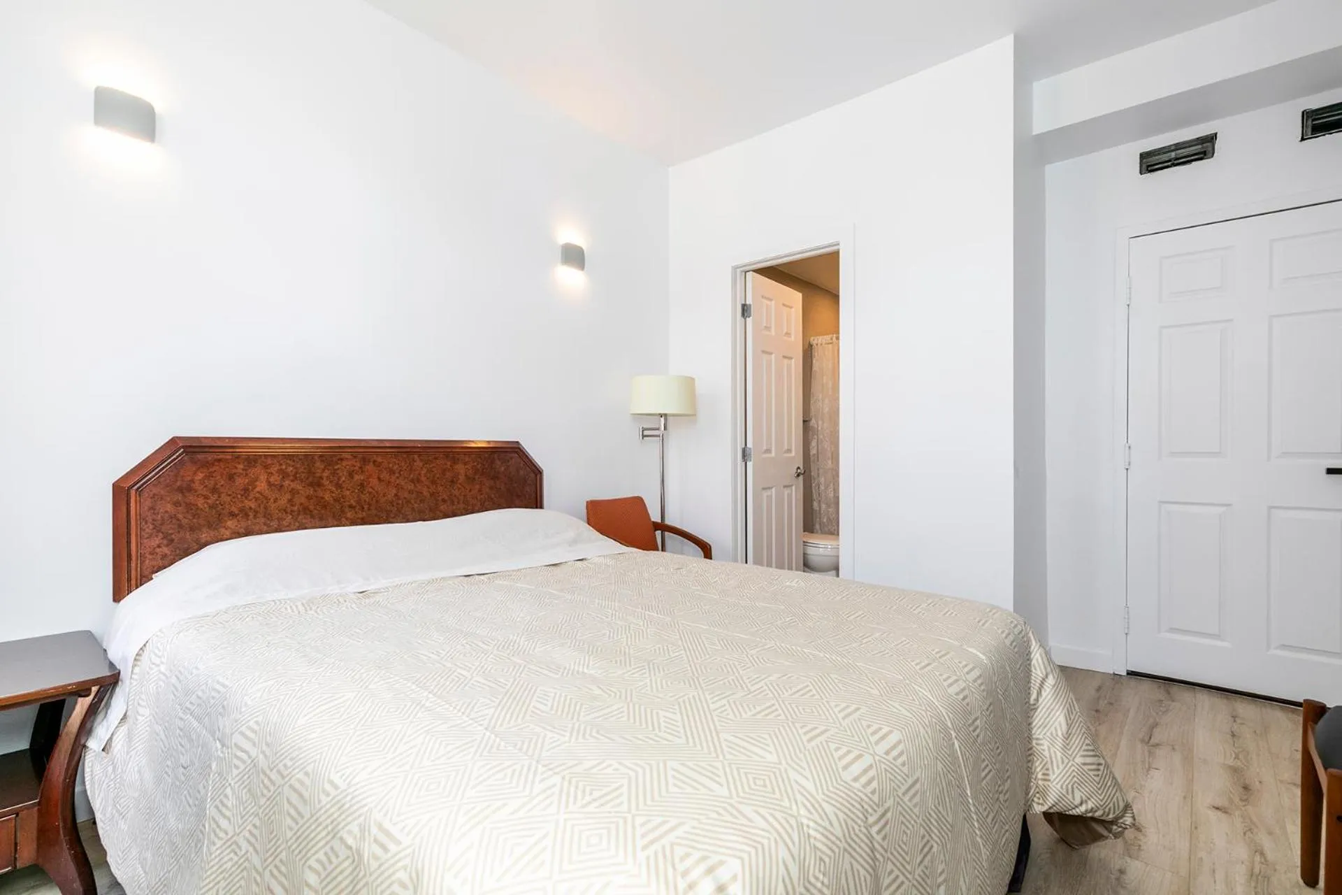 Bedroom, Bed in hotel le coach