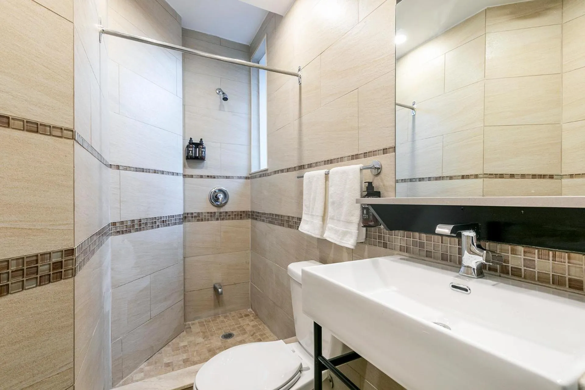 Shower in hotel le coach