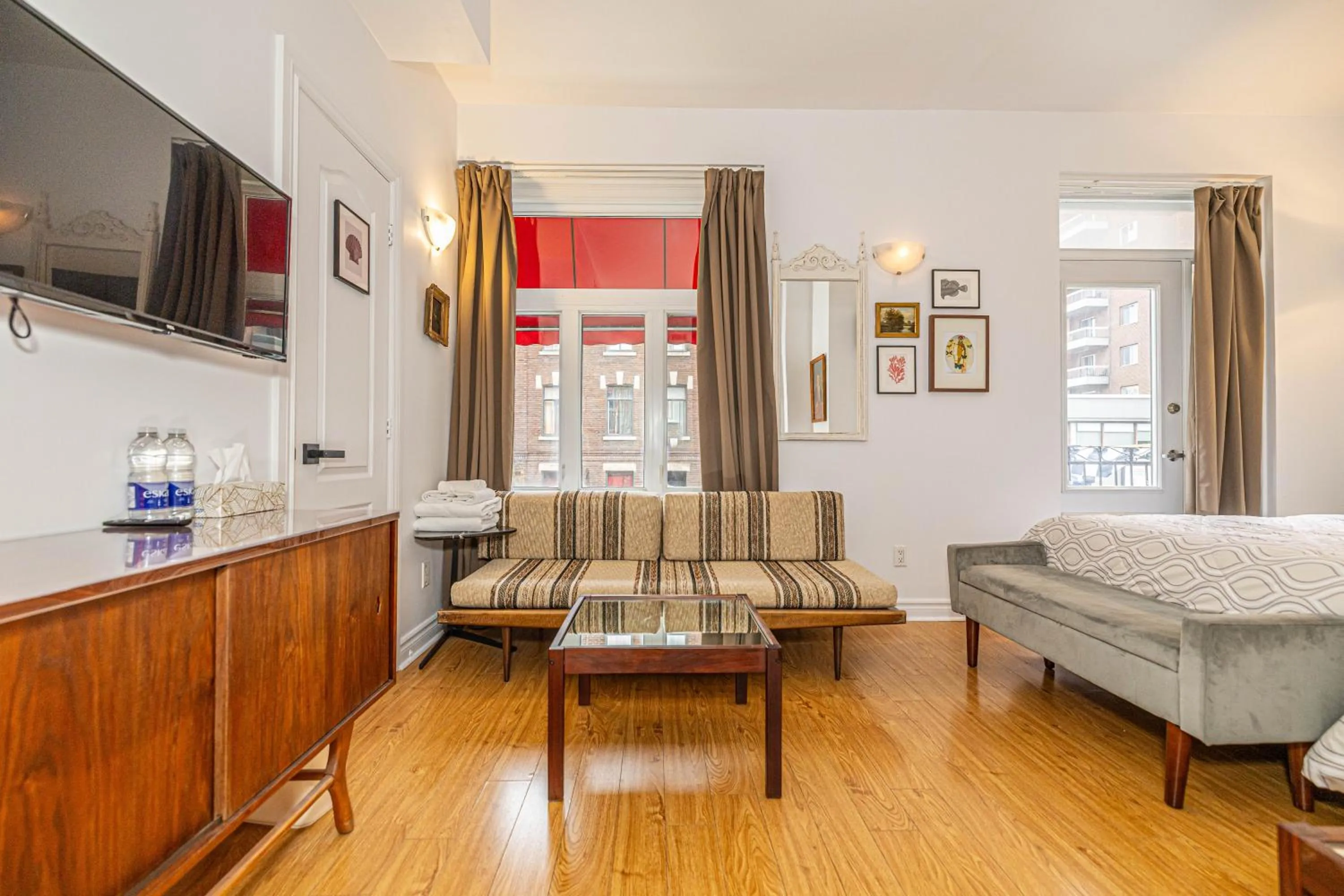 Seating area, Bed in hotel le coach