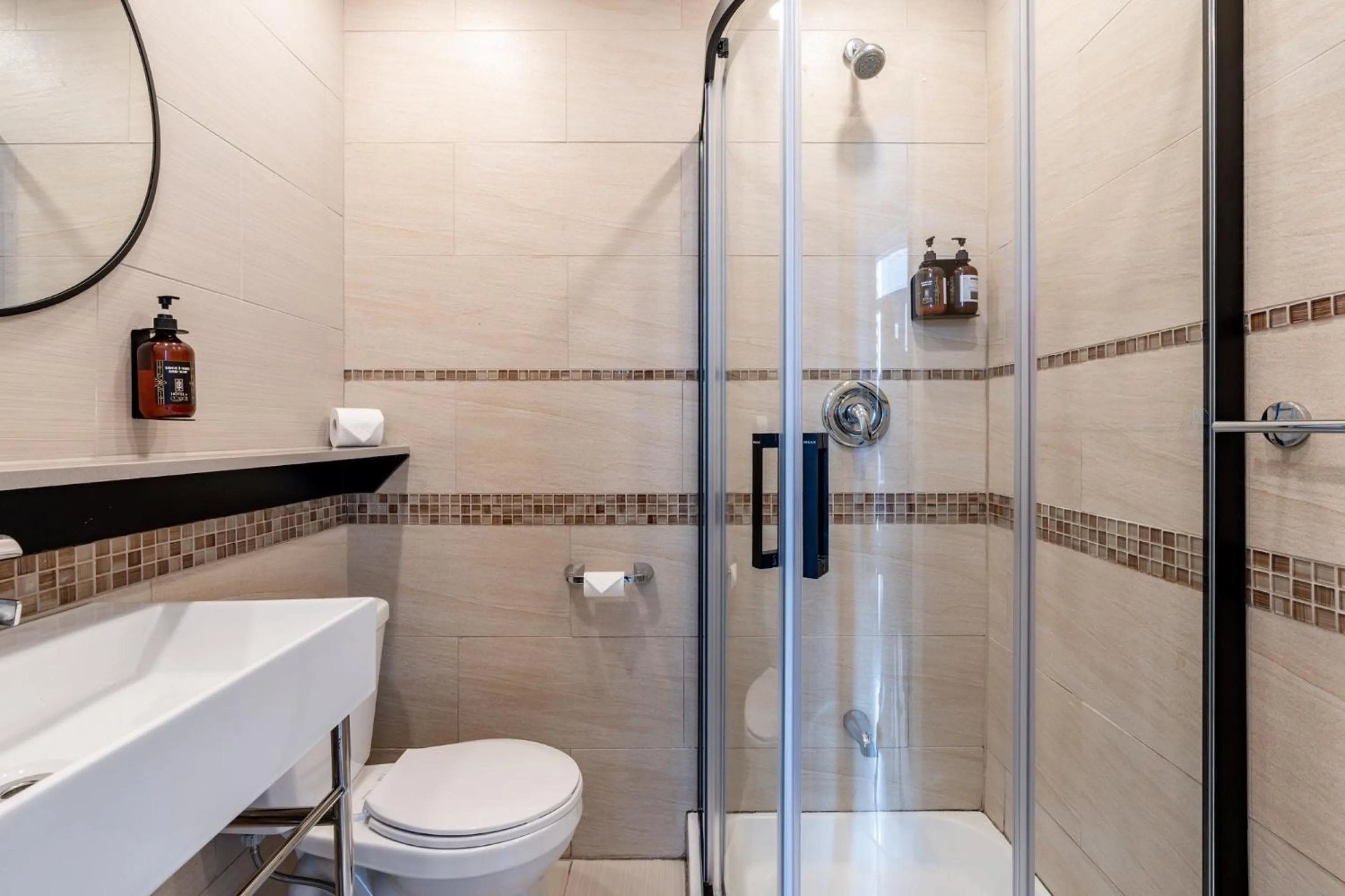 Shower in hotel le coach