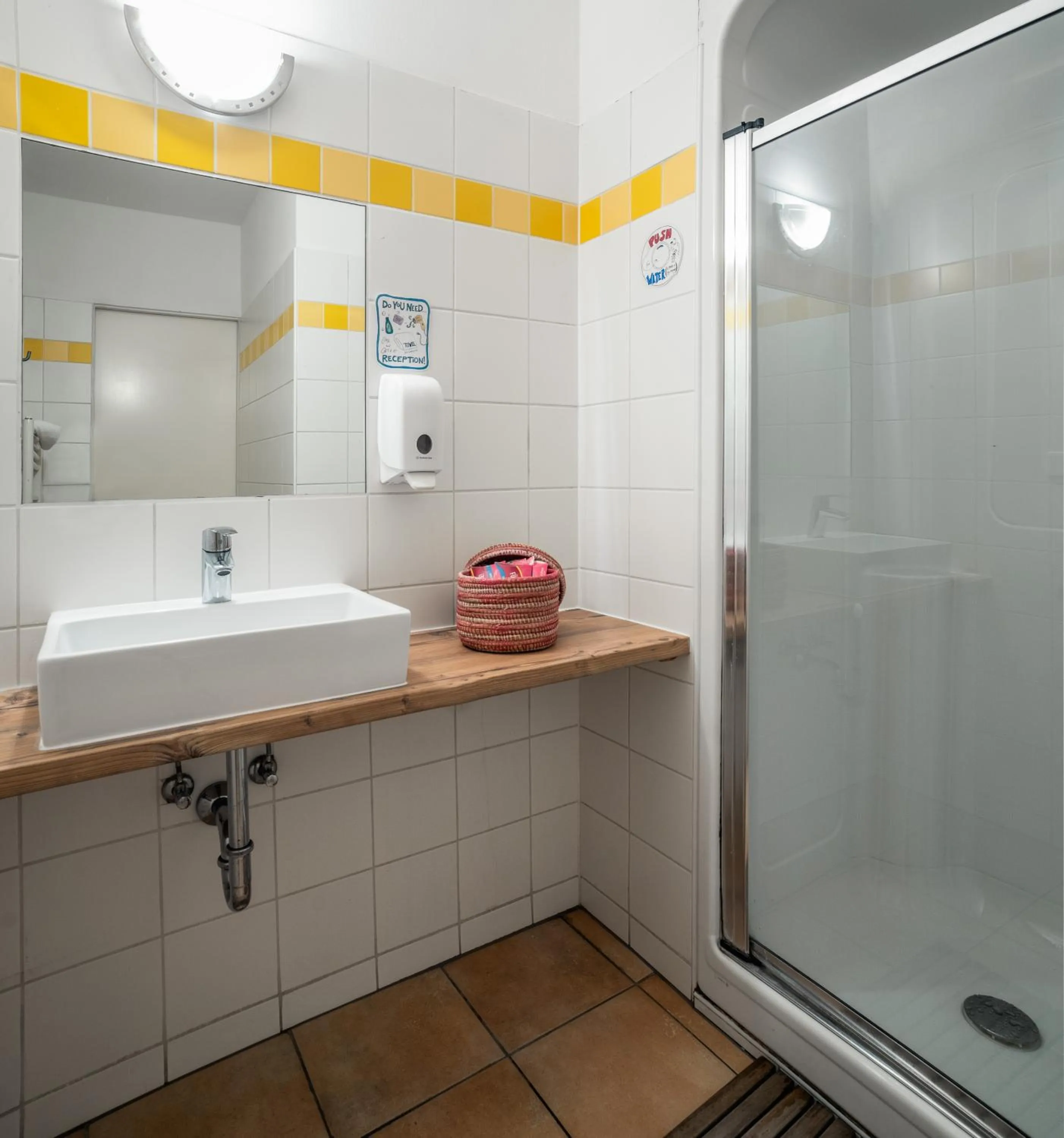 Bathroom in Vienna Hostel Ruthensteiner