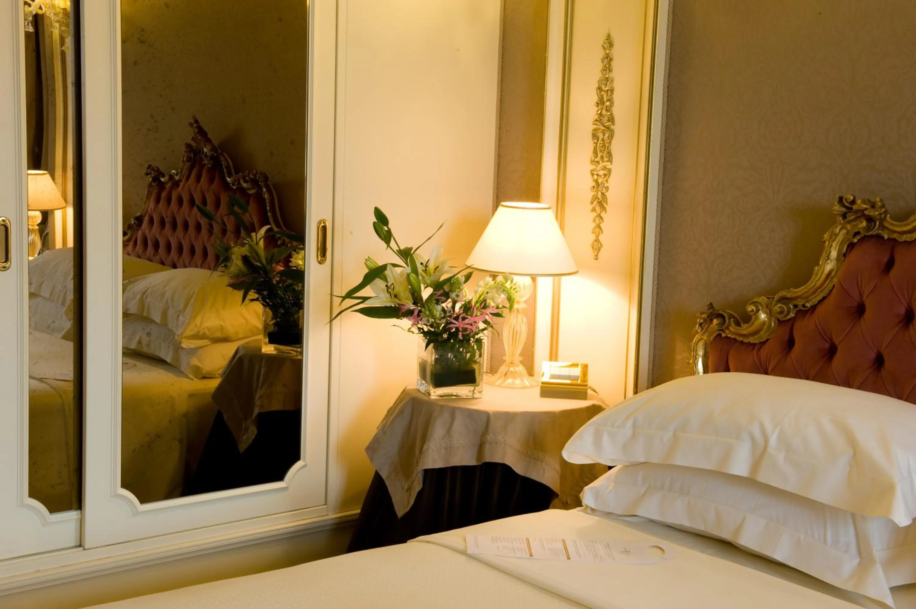 Bed in Ca' Sagredo Hotel