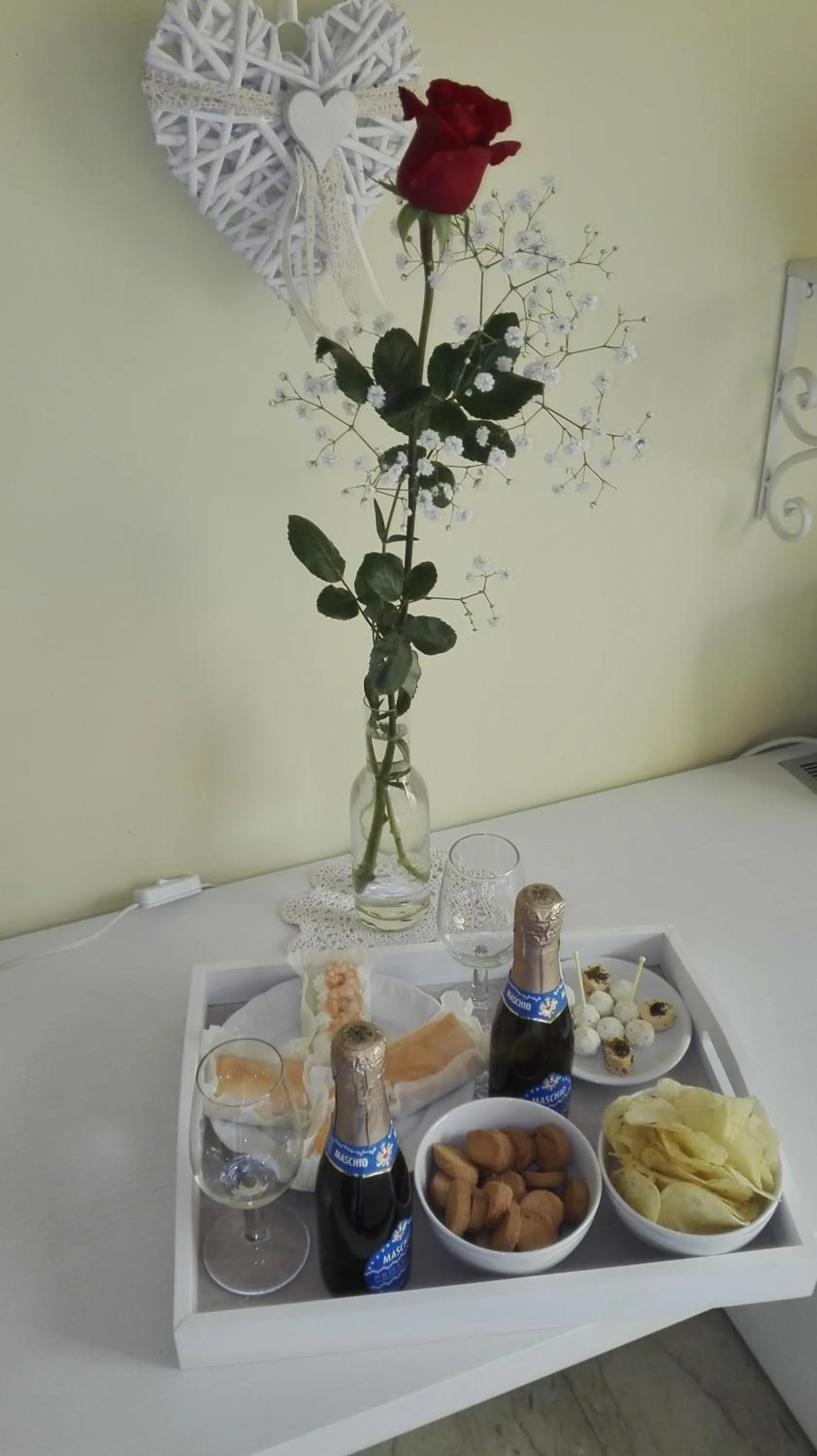 Food and drinks in Gaia's Room B&B