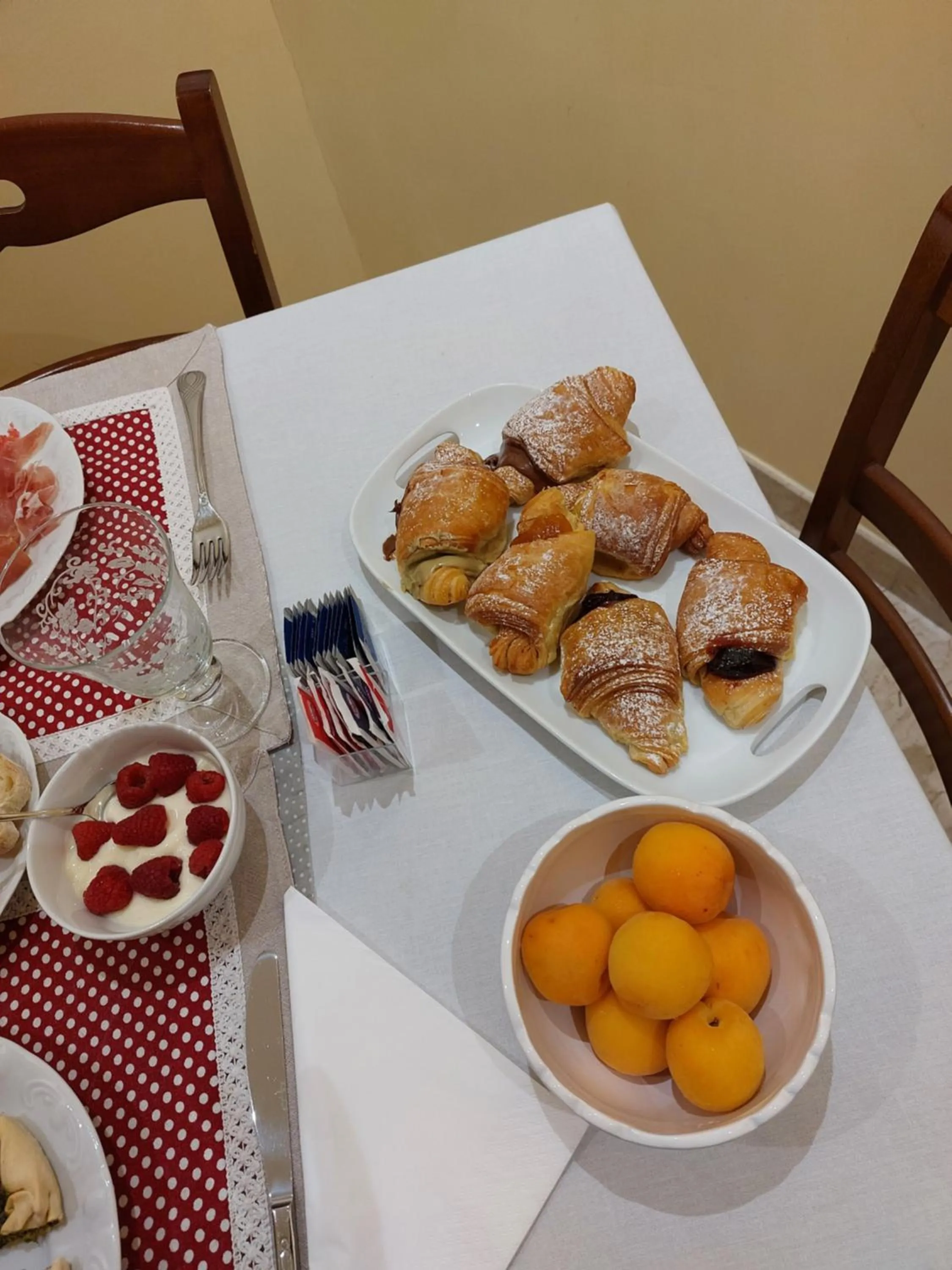 Food and drinks in Gaia's Room B&B