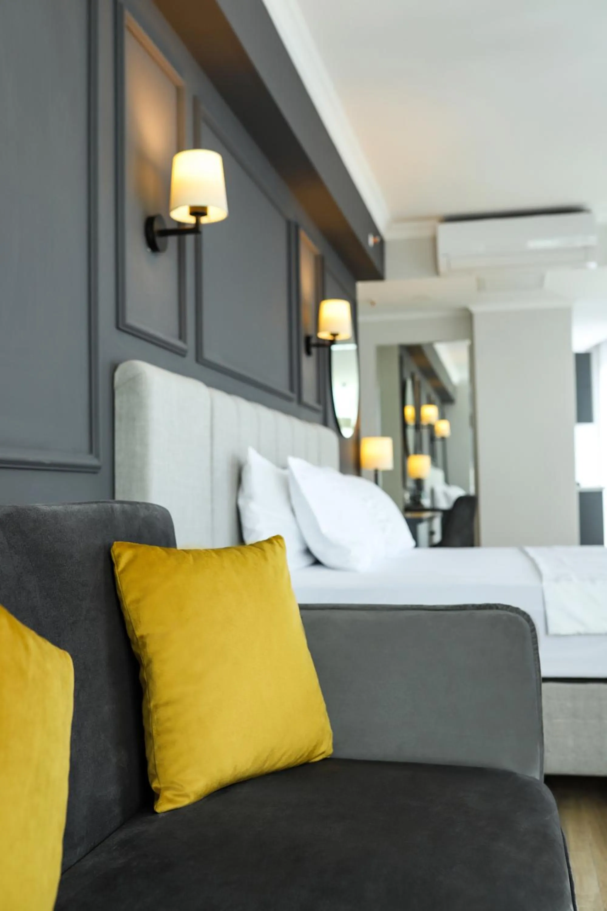 Seating area, Bed in FONTANA VERDE
