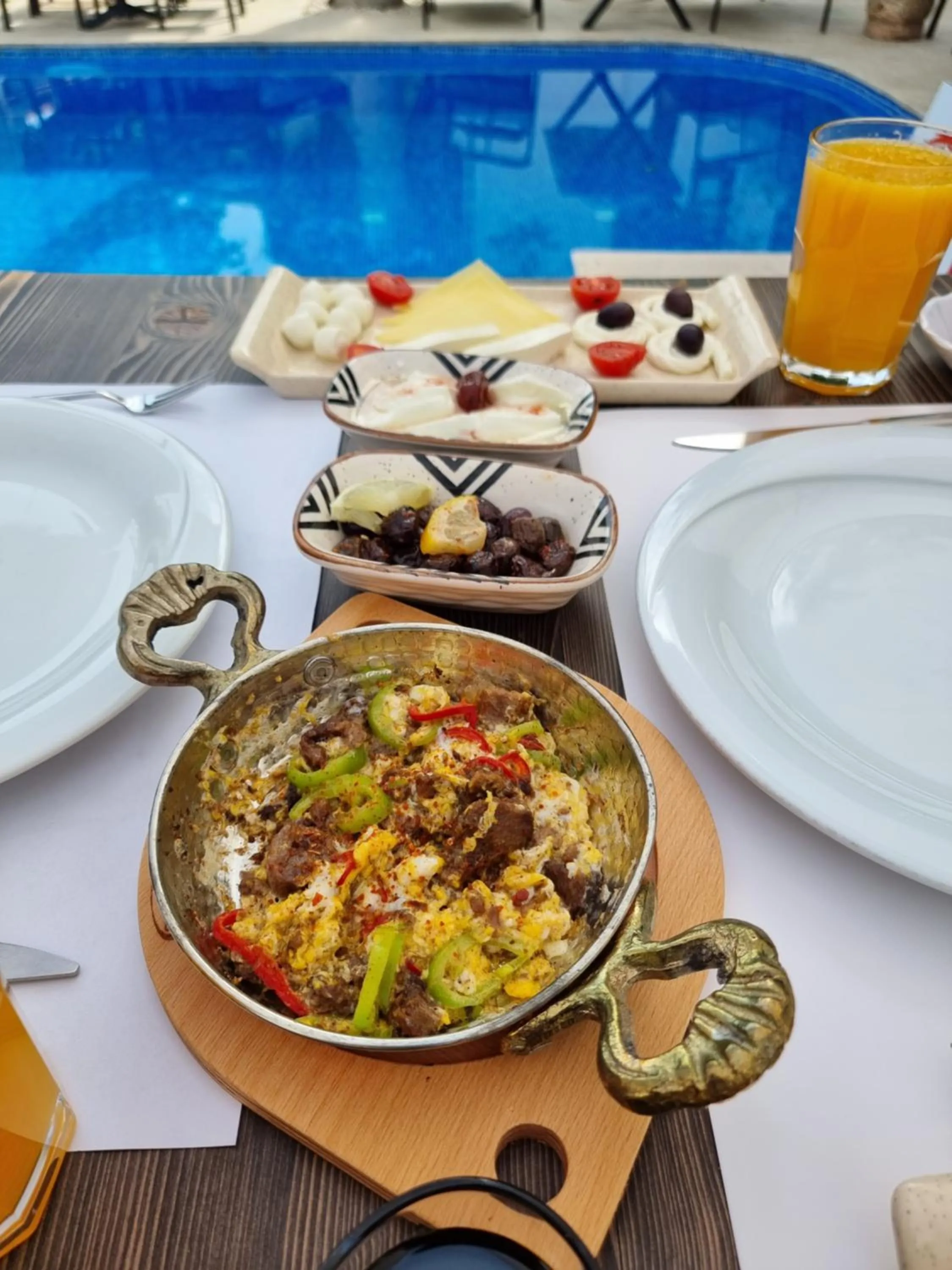 Breakfast in Blue Sea Garden