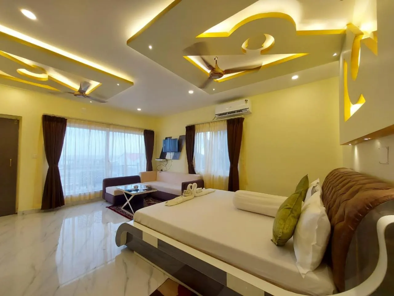 Bed in Hindusthan Inn - On Beach