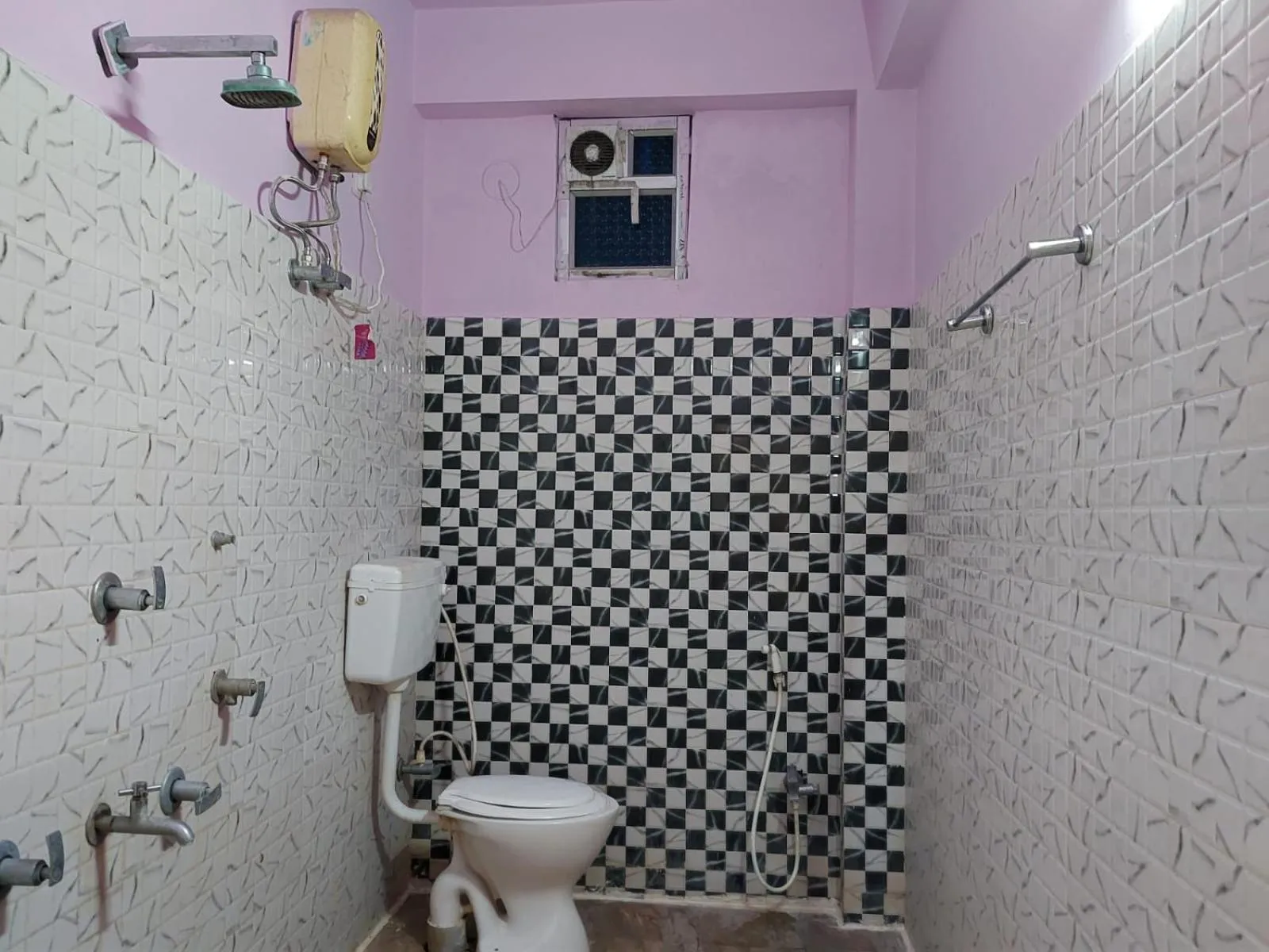 Shower in Hindusthan Inn - On Beach