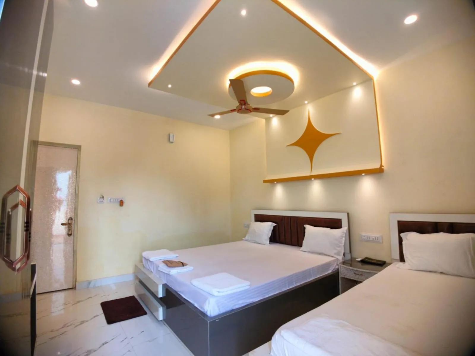 Bed in Hindusthan Inn - On Beach