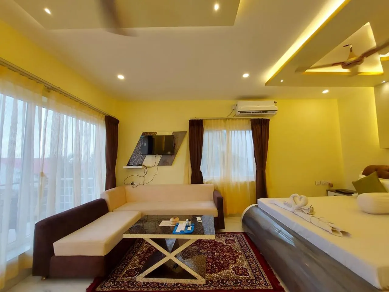 Bed in Hindusthan Inn - On Beach