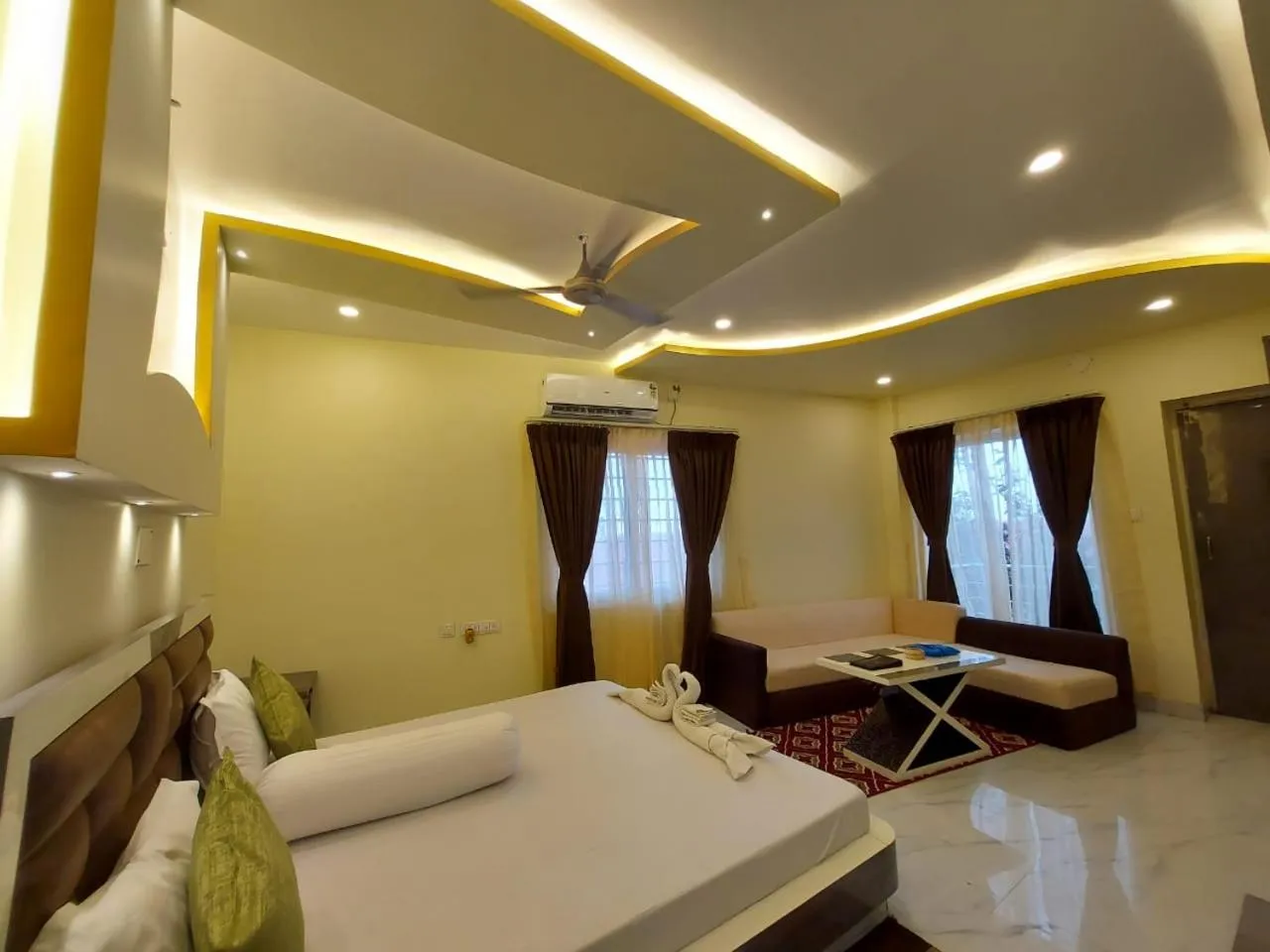 Bed in Hindusthan Inn - On Beach