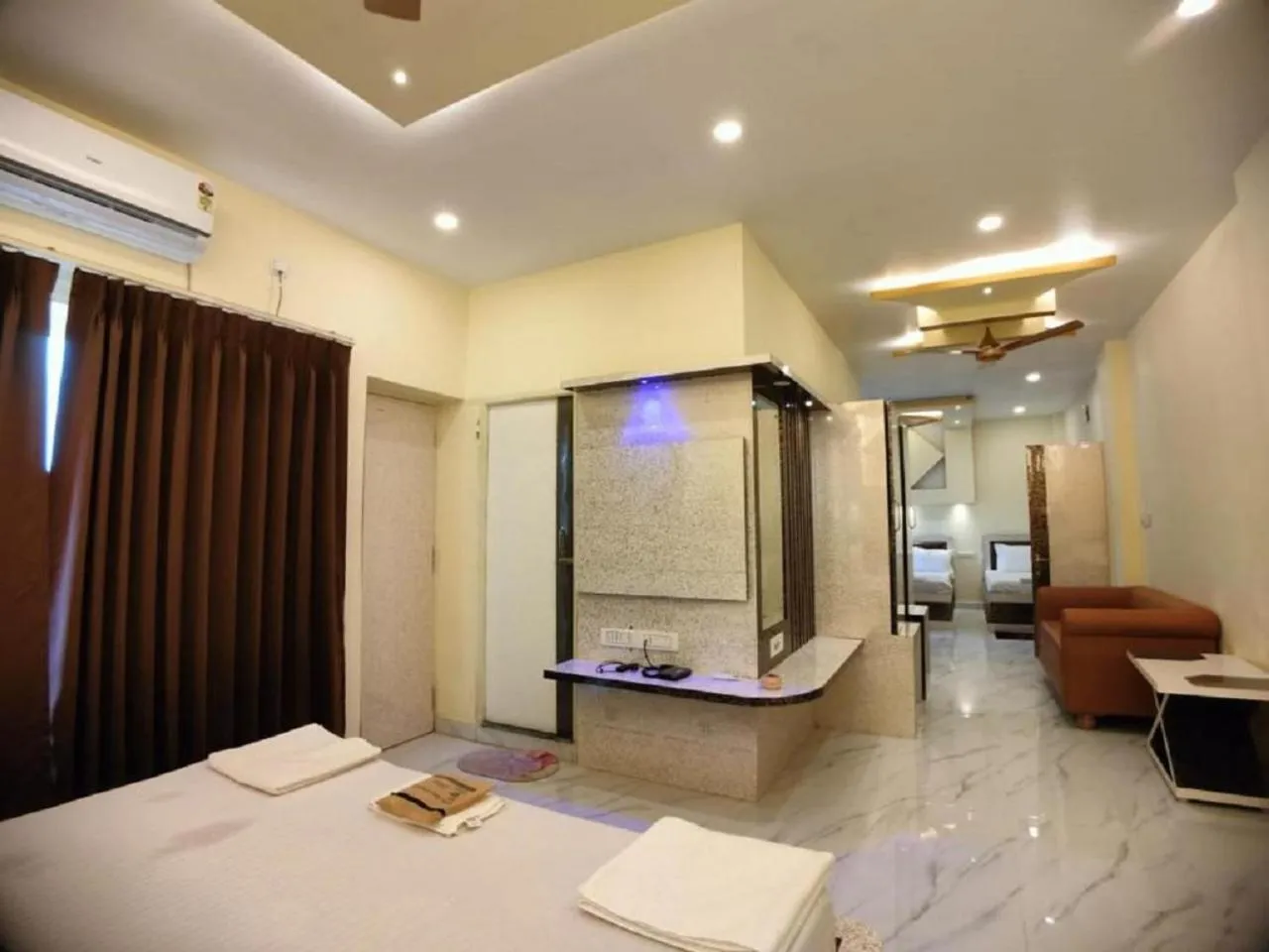 Bed in Hindusthan Inn - On Beach