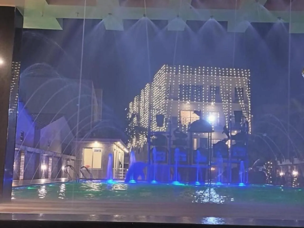 Swimming pool in Hindusthan Inn - On Beach