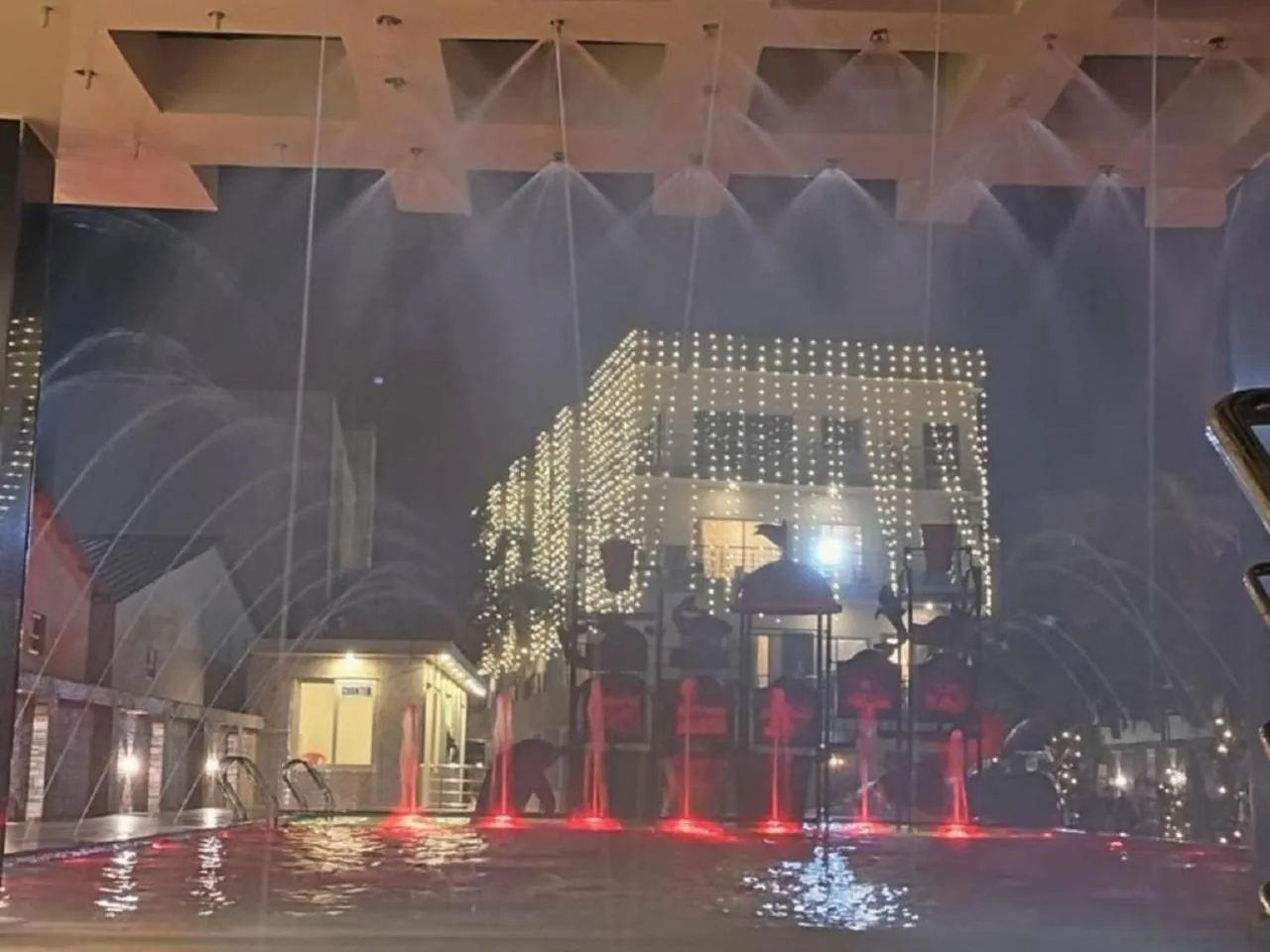 Swimming pool in Hindusthan Inn - On Beach