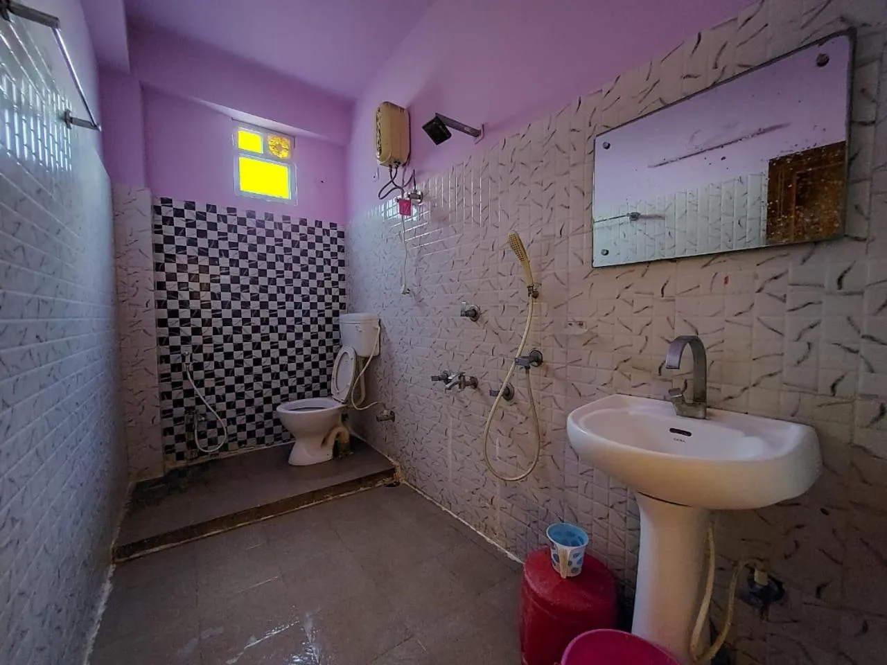 Shower in Hindusthan Inn - On Beach