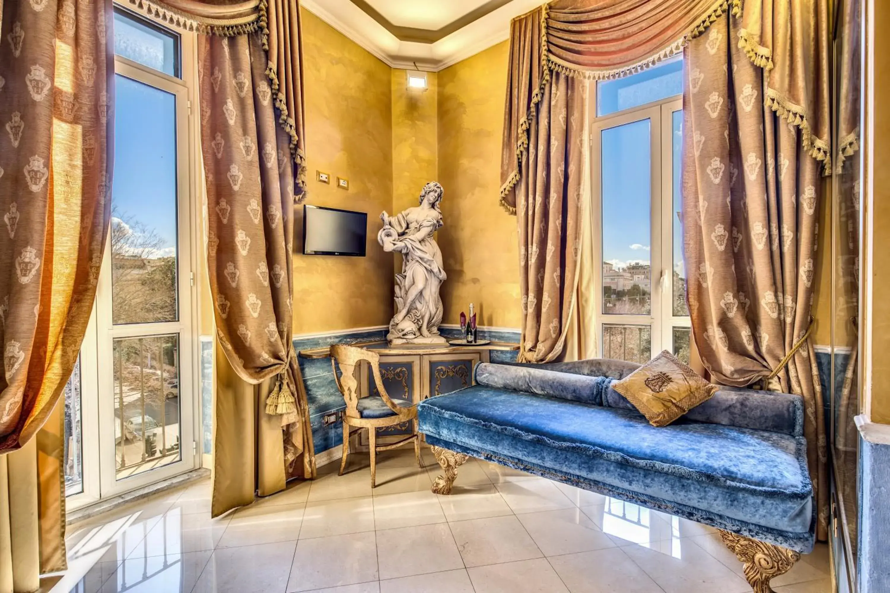 Junior Suite in Romanico Palace Luxury Hotel & SPA Junior Suite in Romanico Palace Luxury Hotel & SPA