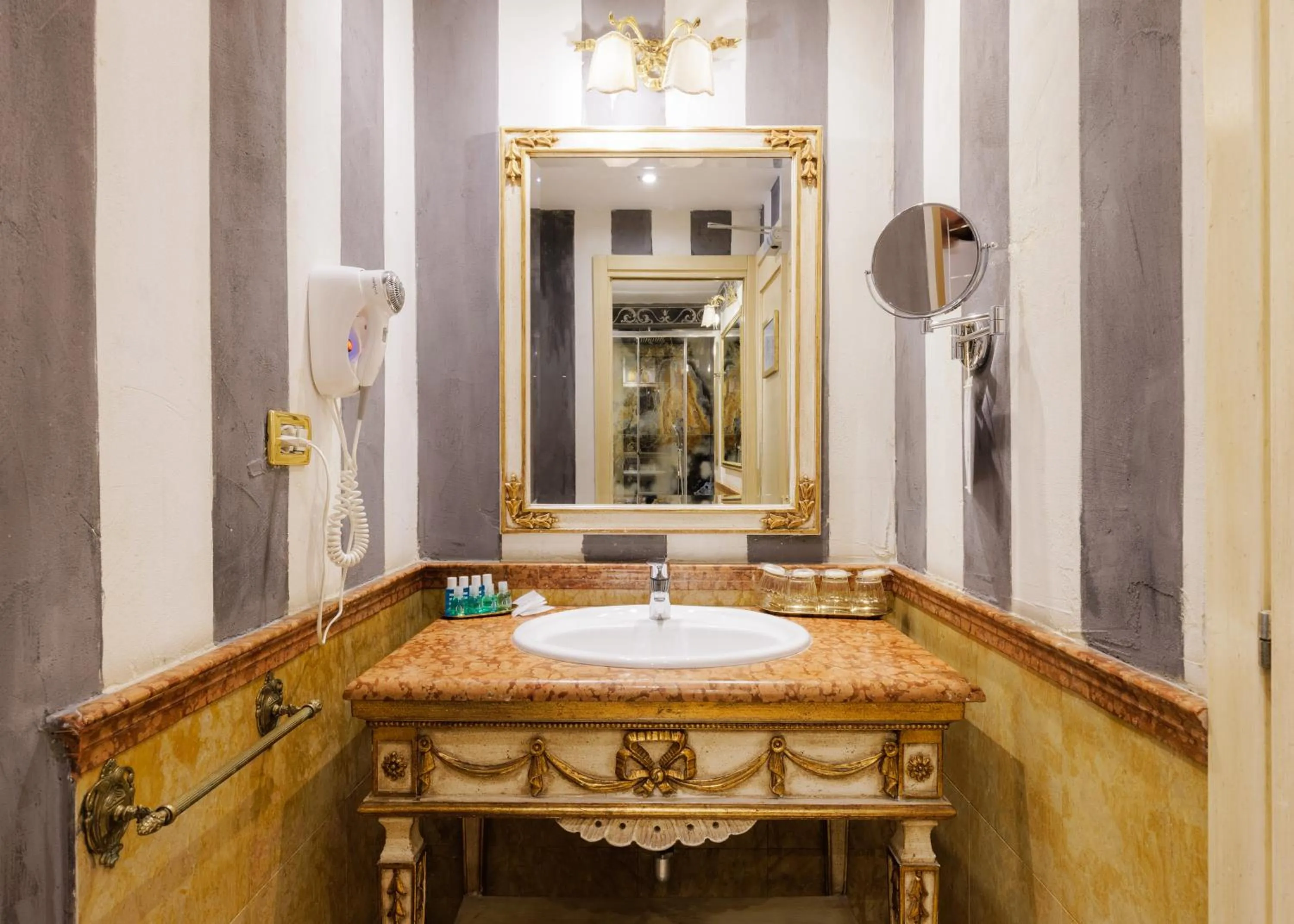 Bathroom in Romanico Palace Luxury Hotel & SPA