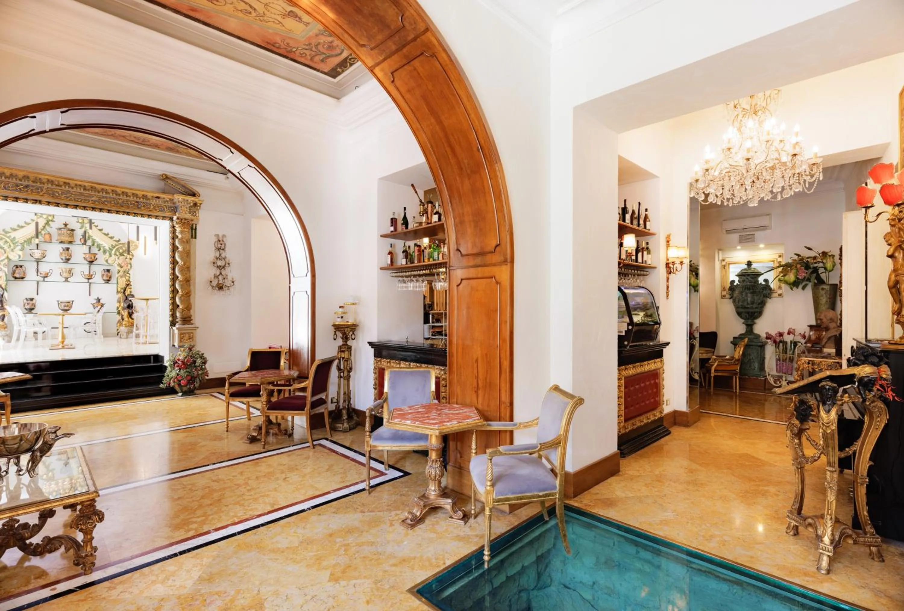 Lounge or bar in Romanico Palace Luxury Hotel & SPA