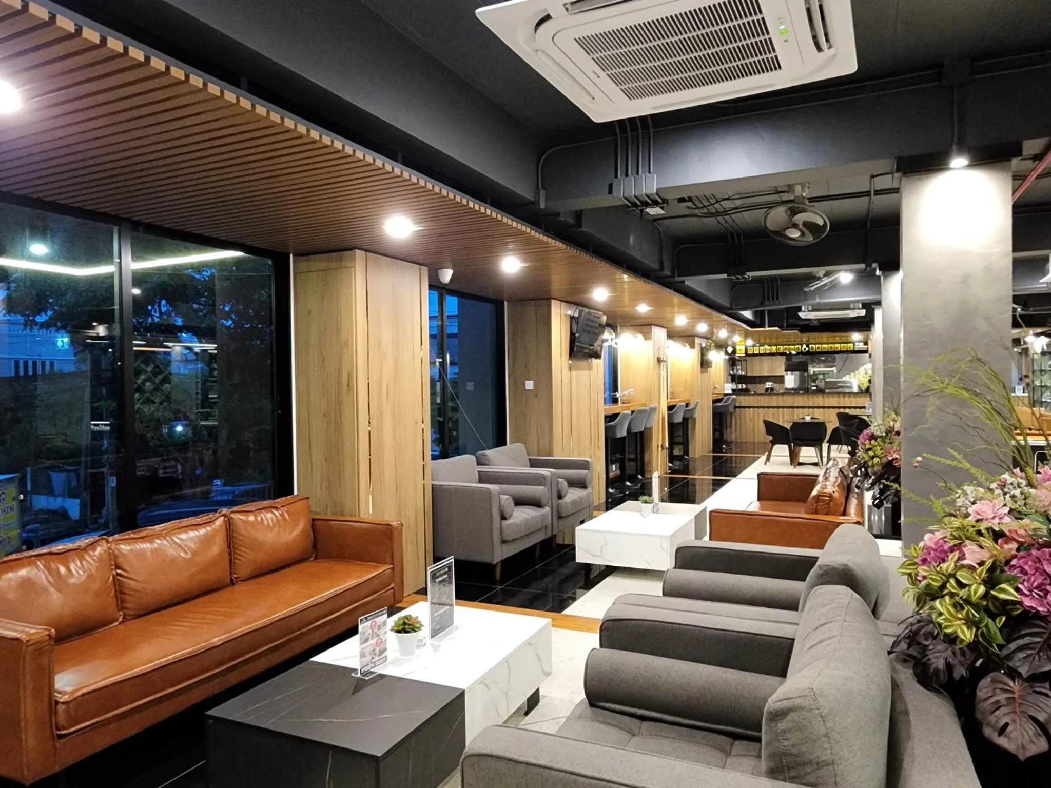 Lobby or reception in 12 The Residence Hotel at Don Mueang Airport