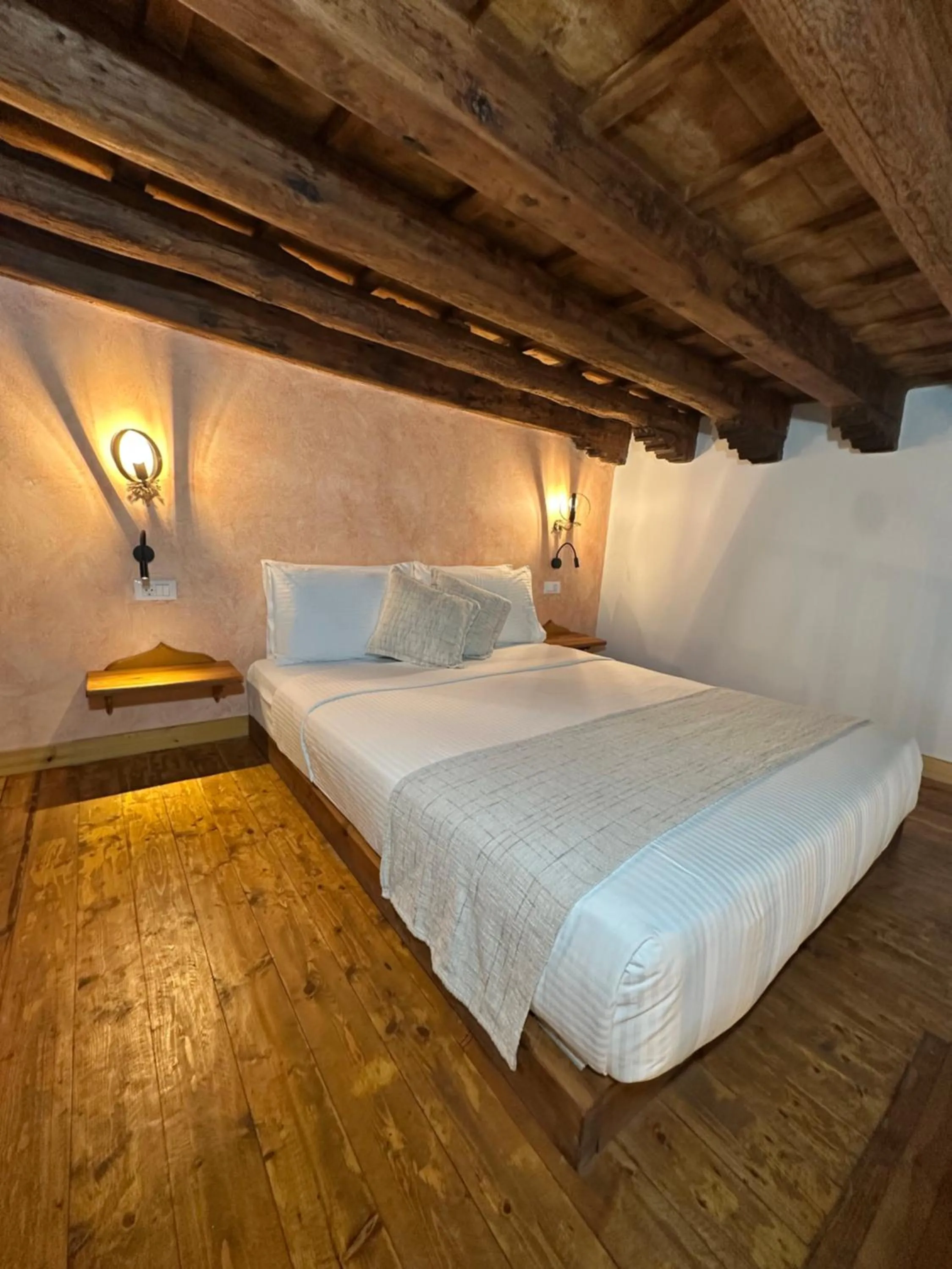 Bedroom, Bed in Midgard Suites (Medieval Town)