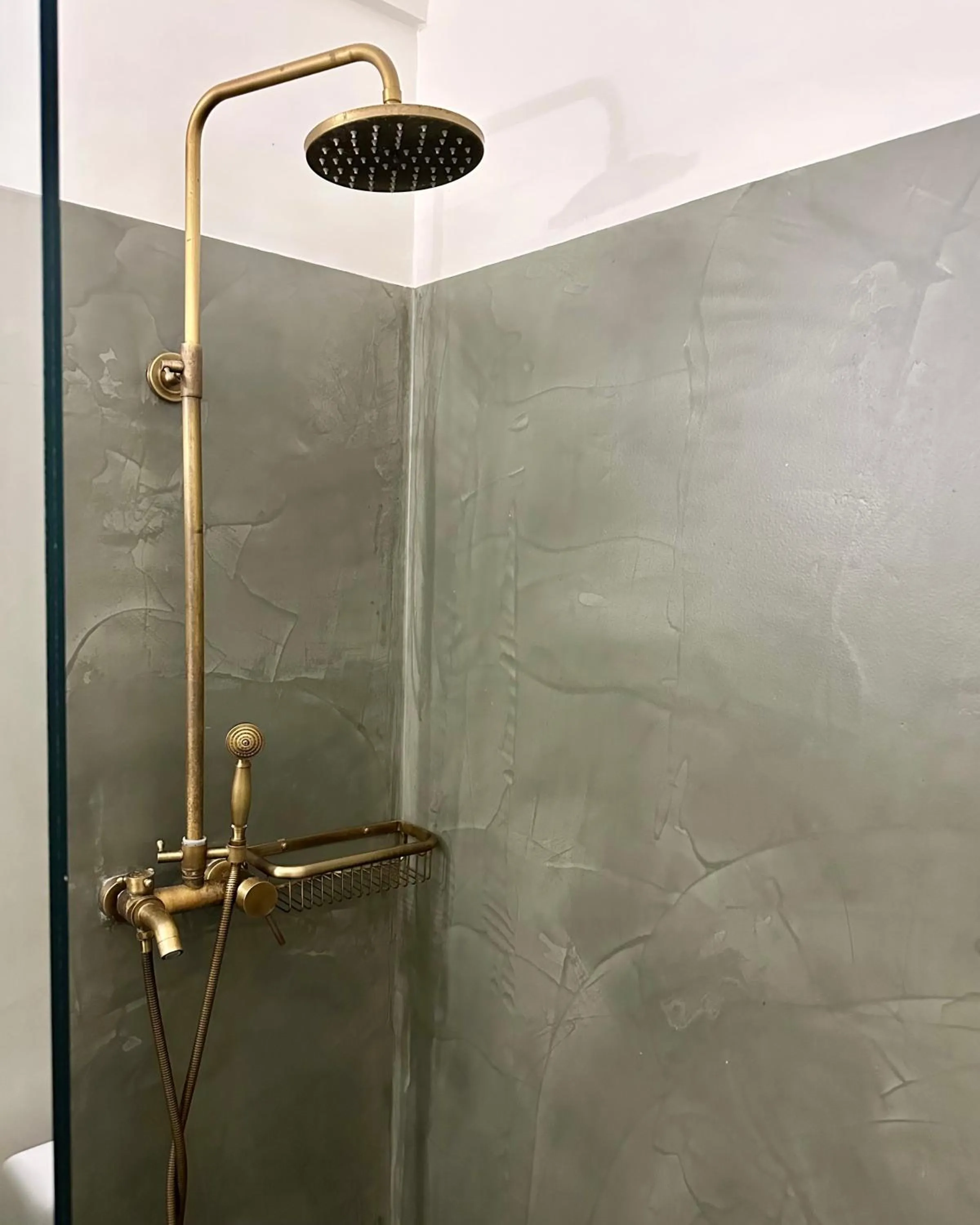 Shower in Midgard Suites (Medieval Town)