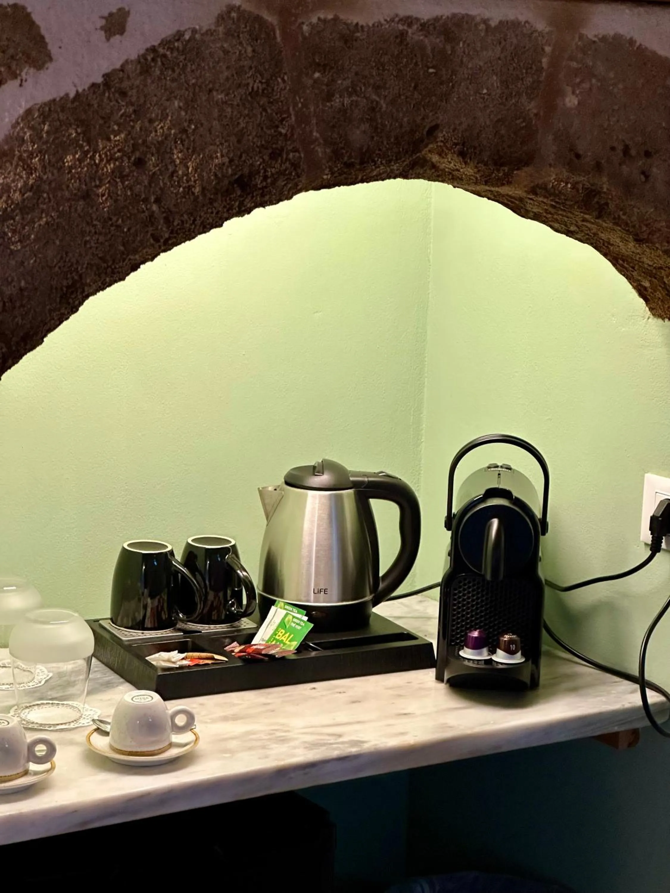 Coffee/tea facilities in Midgard Suites (Medieval Town)