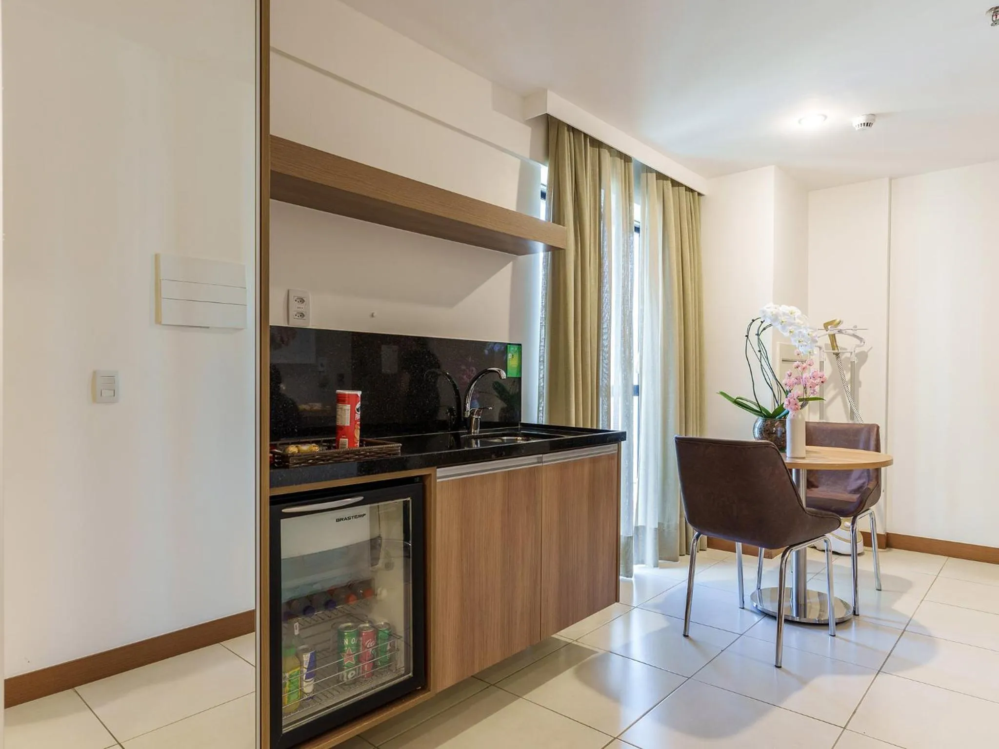 Dining area in Athos Bulcão Hplus Executive