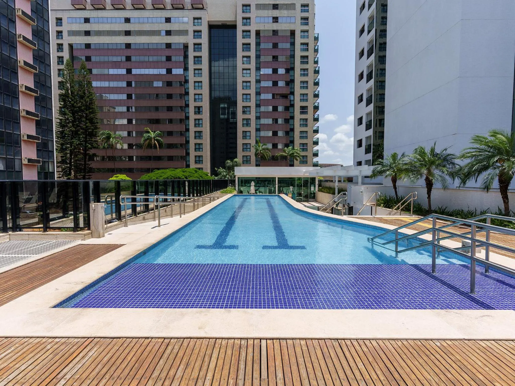 Swimming pool in Athos Bulcão Hplus Executive