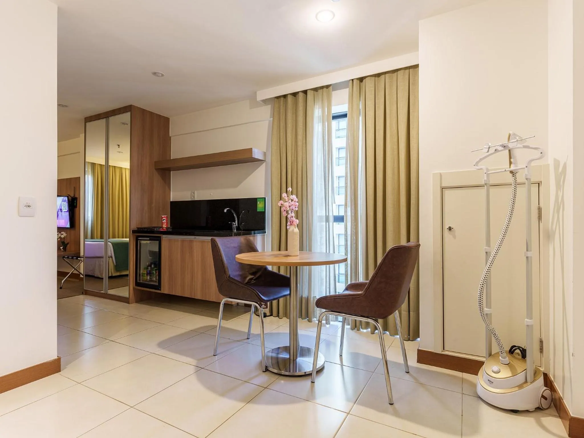 Seating area in Athos Bulcão Hplus Executive