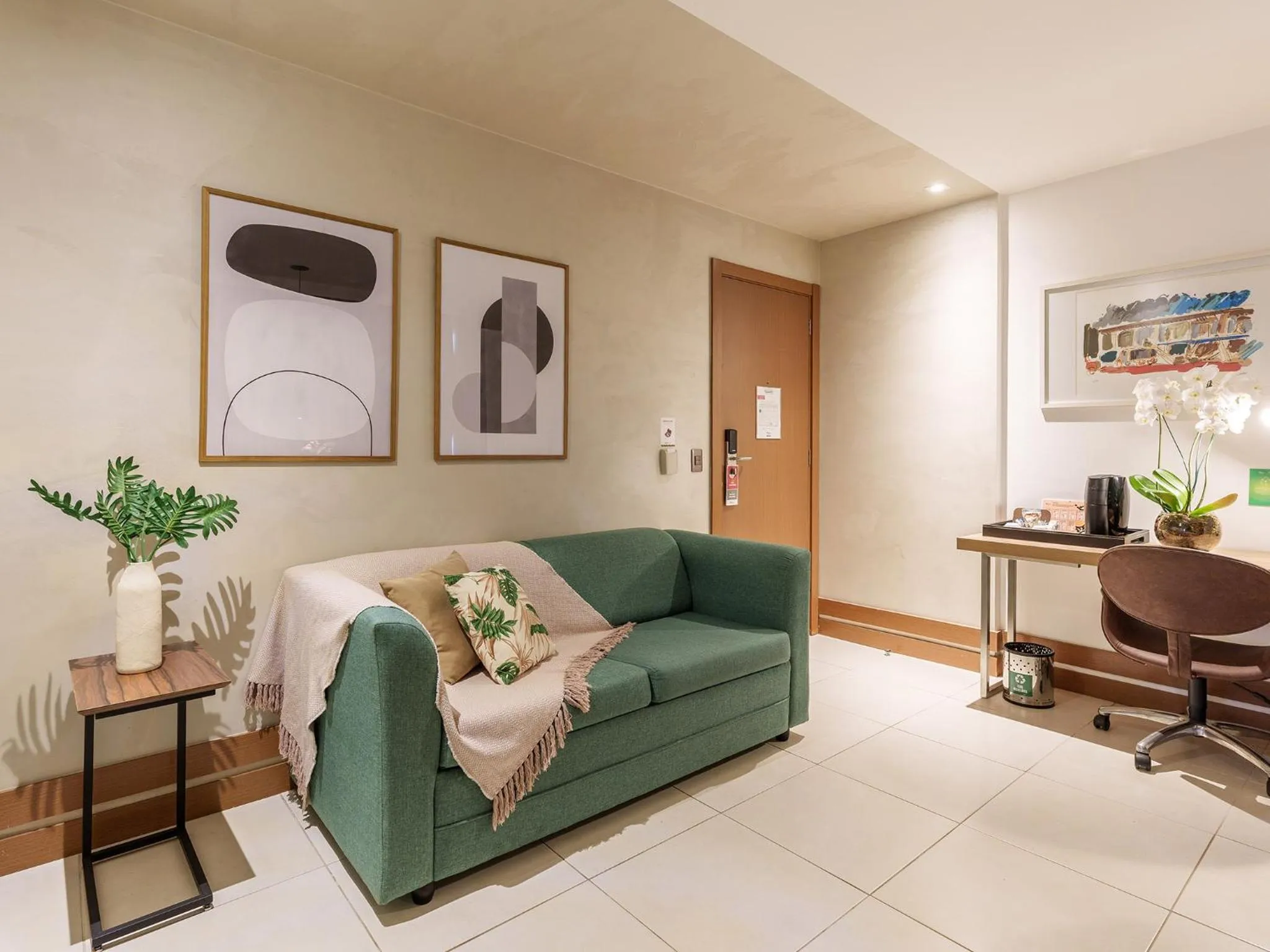 Living room in Athos Bulcão Hplus Executive