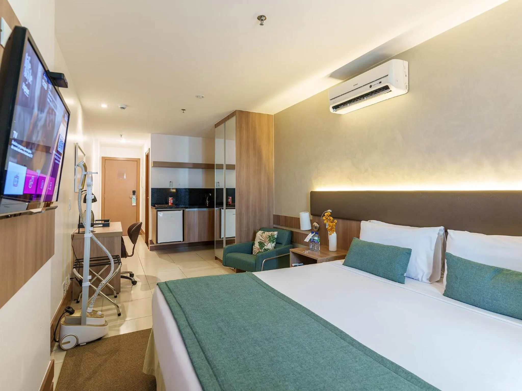 TV and multimedia, Bed in Athos Bulcão Hplus Executive