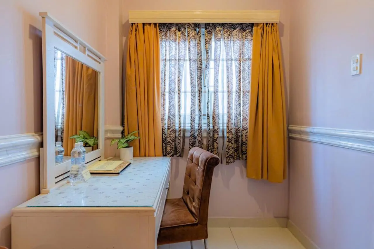 Fortune 1127 - Central Hotel