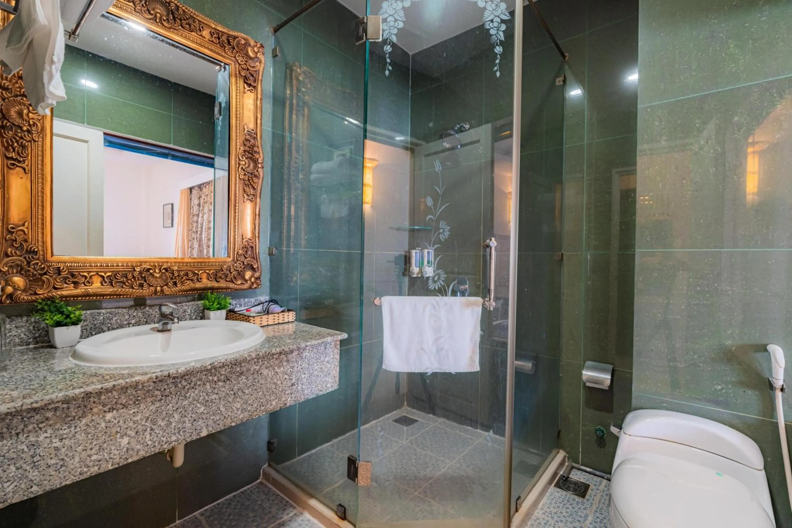 Fortune 1127 - Central Hotel