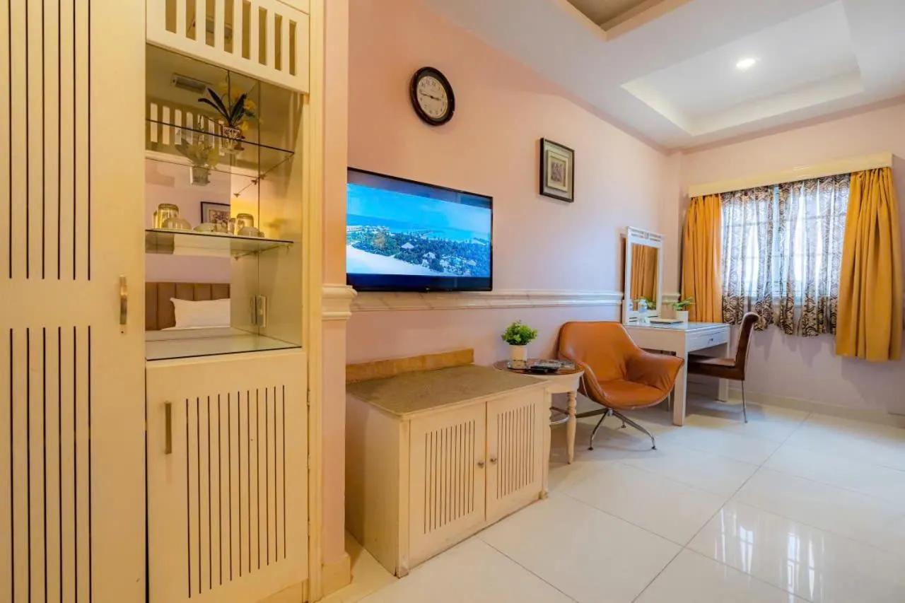 Fortune 1127 - Central Hotel