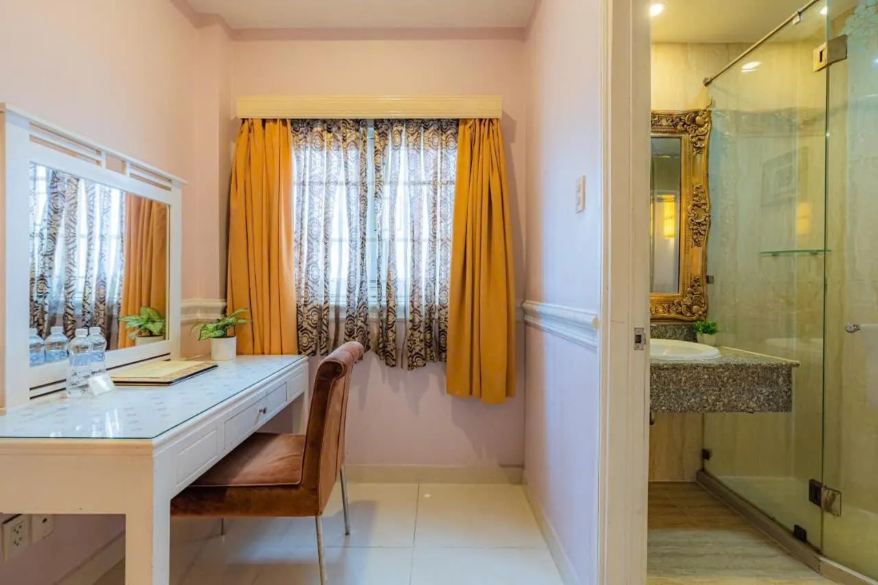 Fortune 1127 - Central Hotel