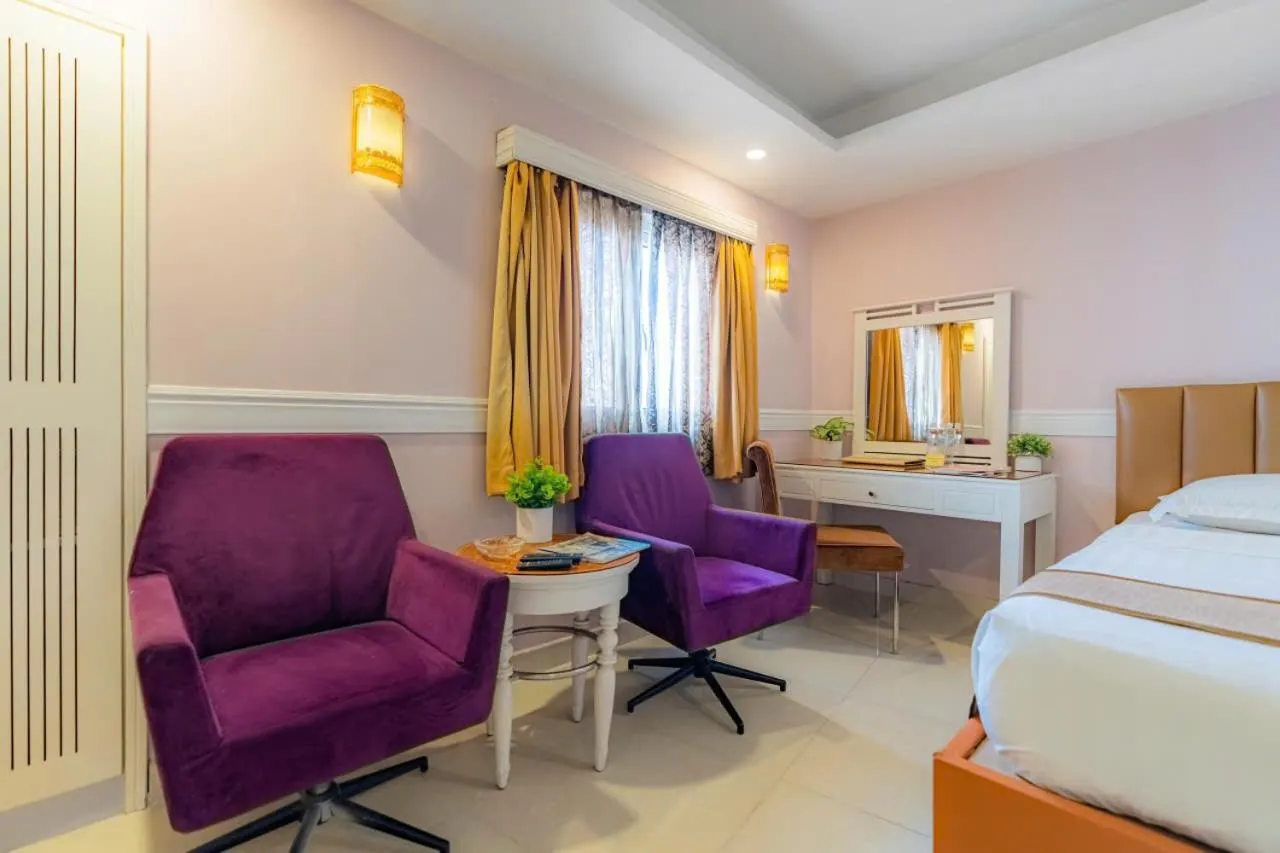 Bed in Fortune 1127 - Central Hotel