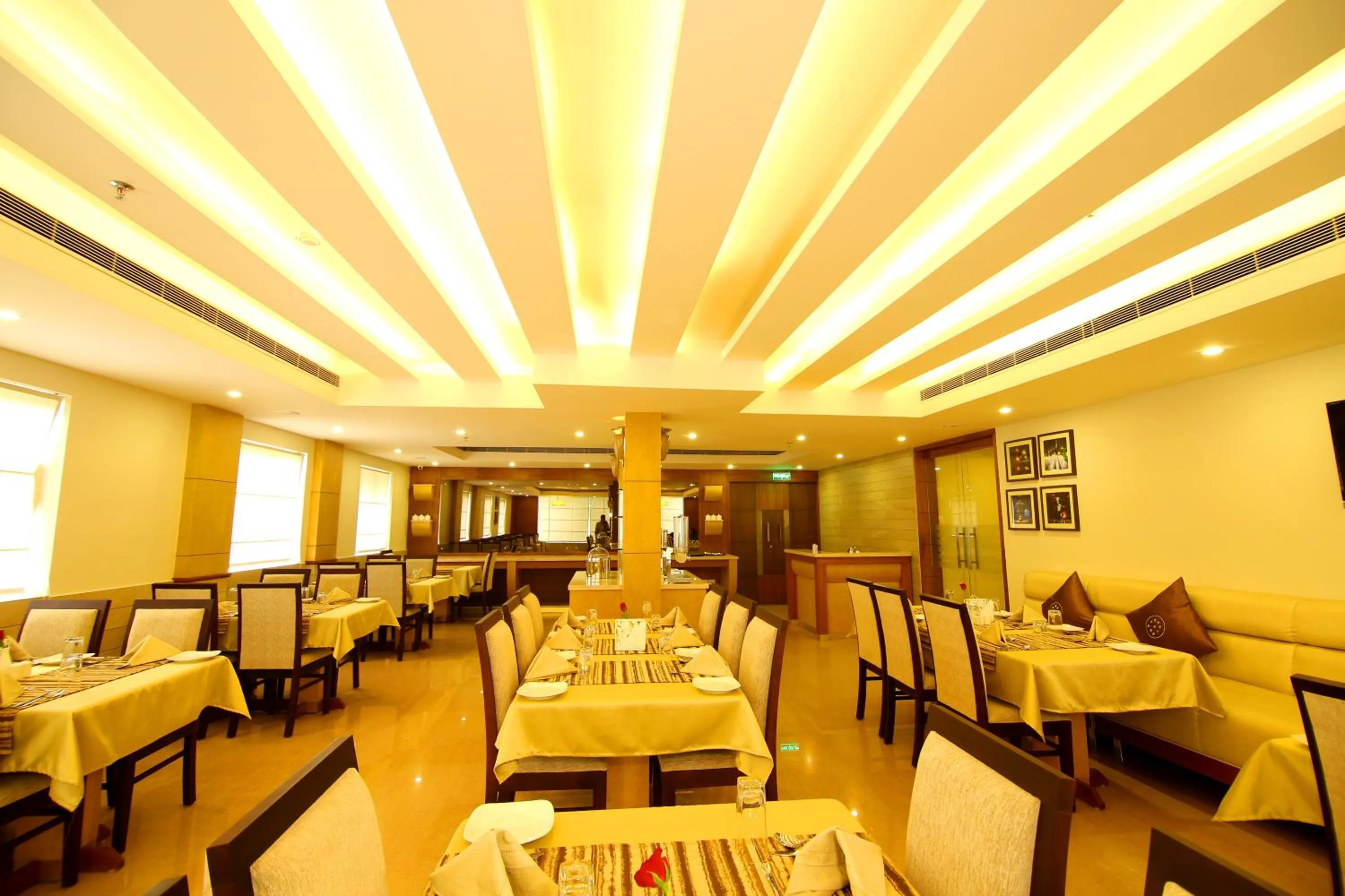 Restaurant/places to eat in Hotel Hillway Park