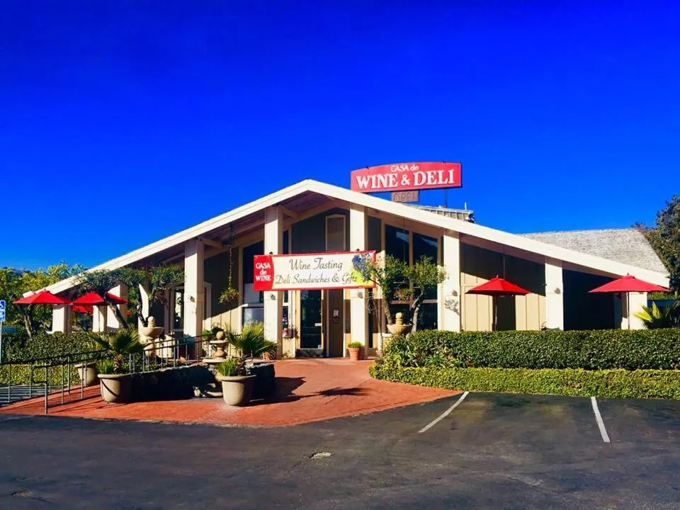 Restaurant/places to eat in Casa de Fruta Cabins, Inn & RV Park