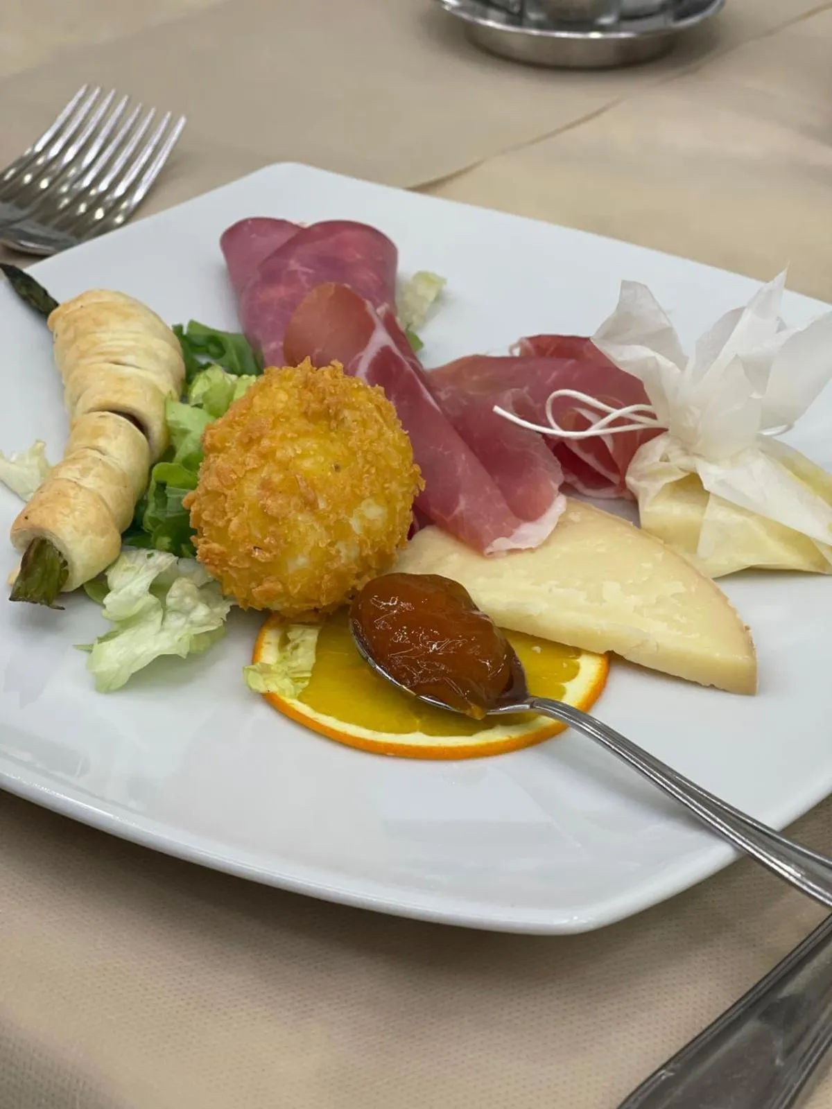 Restaurant/places to eat in Hotel Euro