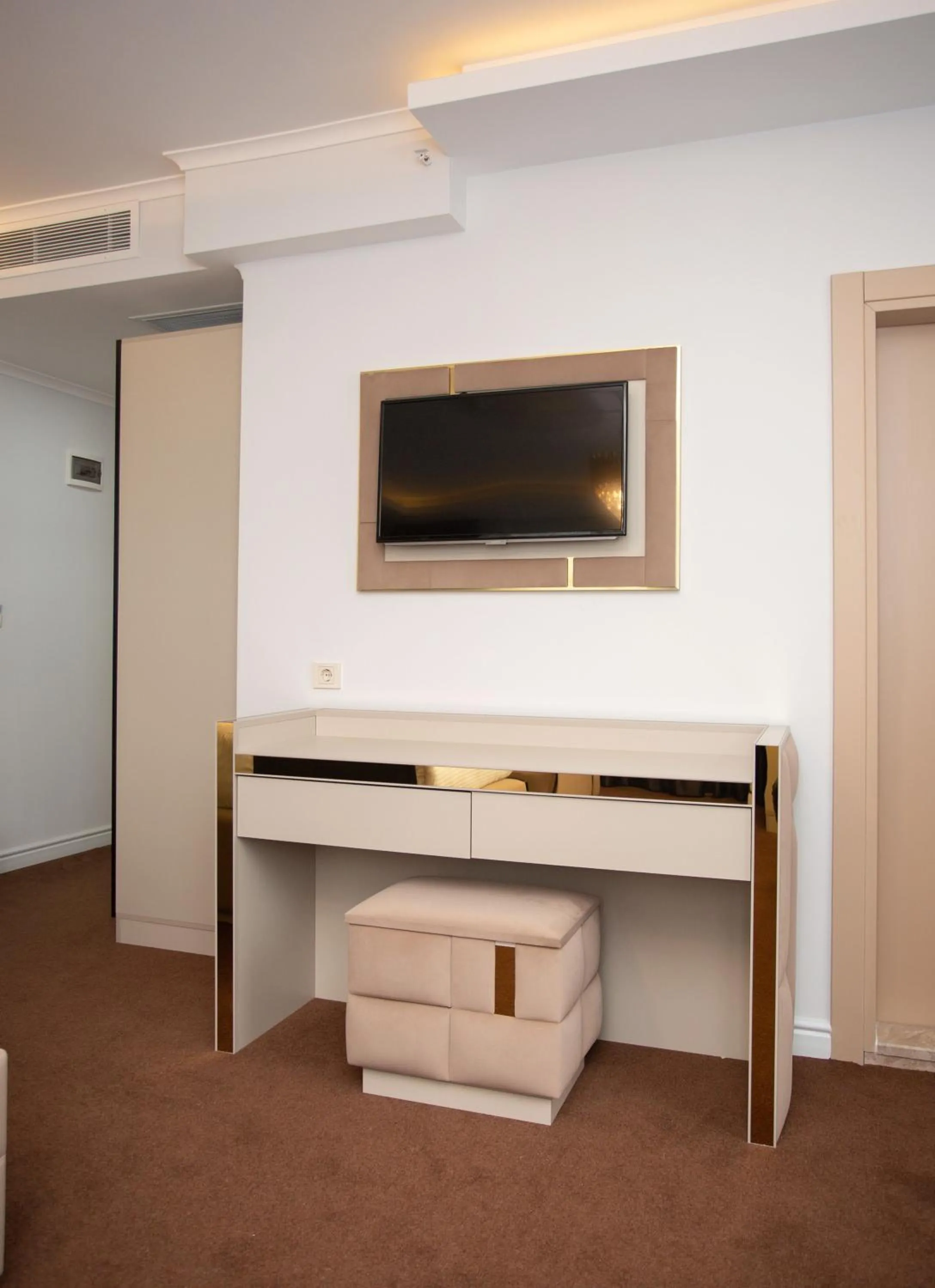 TV and multimedia in Pelit Park Hotel