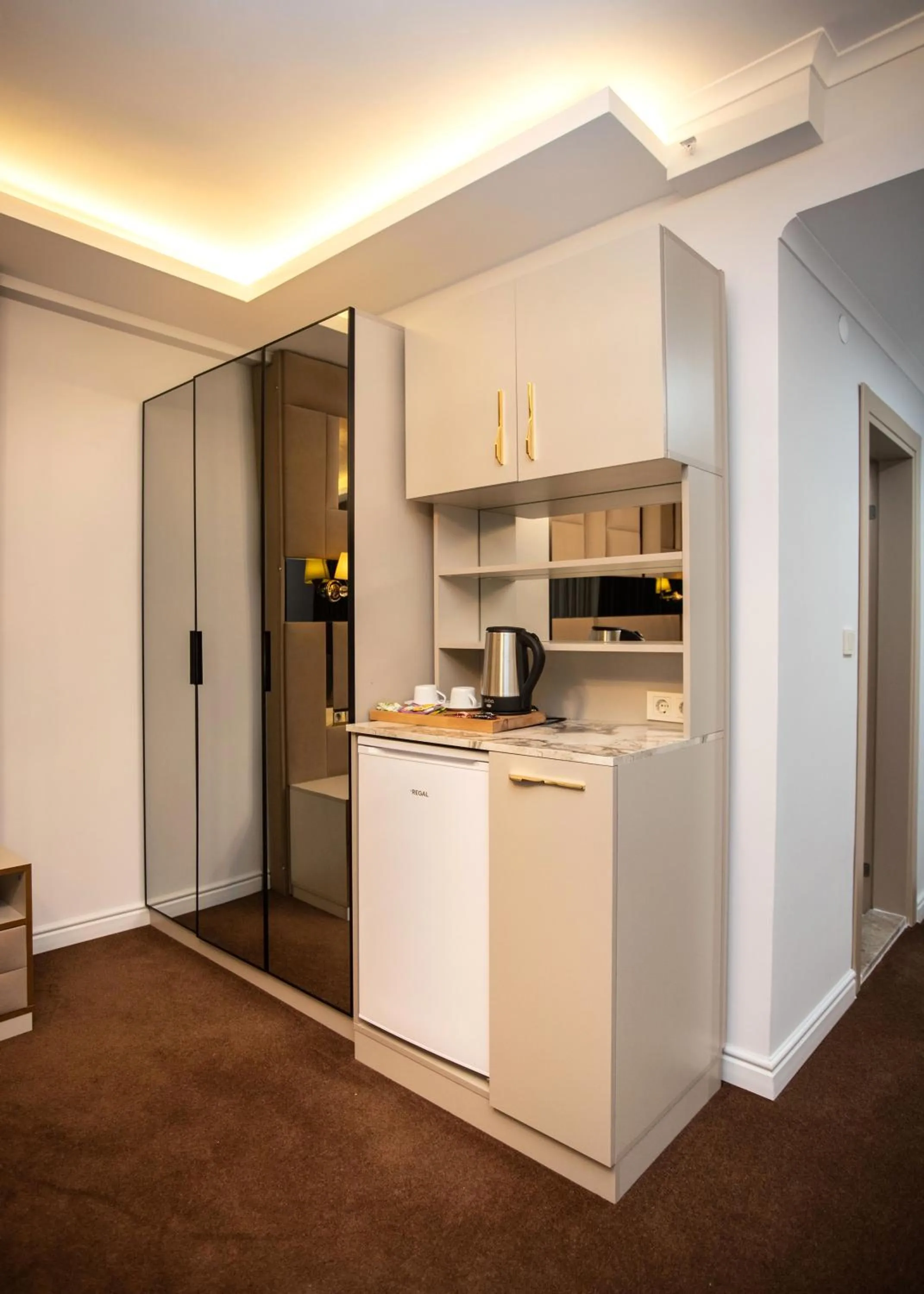 Kitchen or kitchenette in Pelit Park Hotel