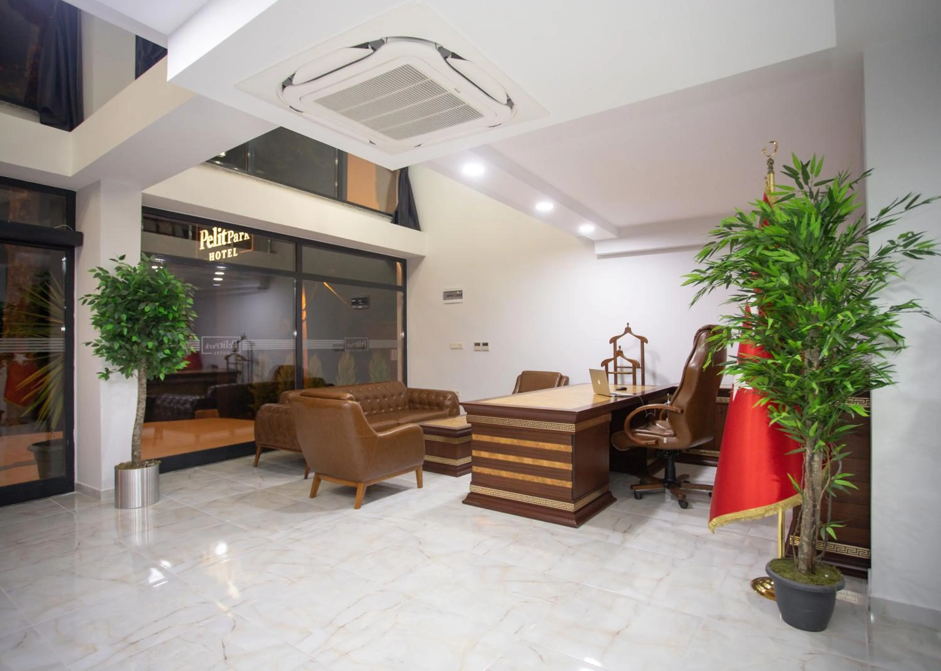 Seating area in Pelit Park Hotel