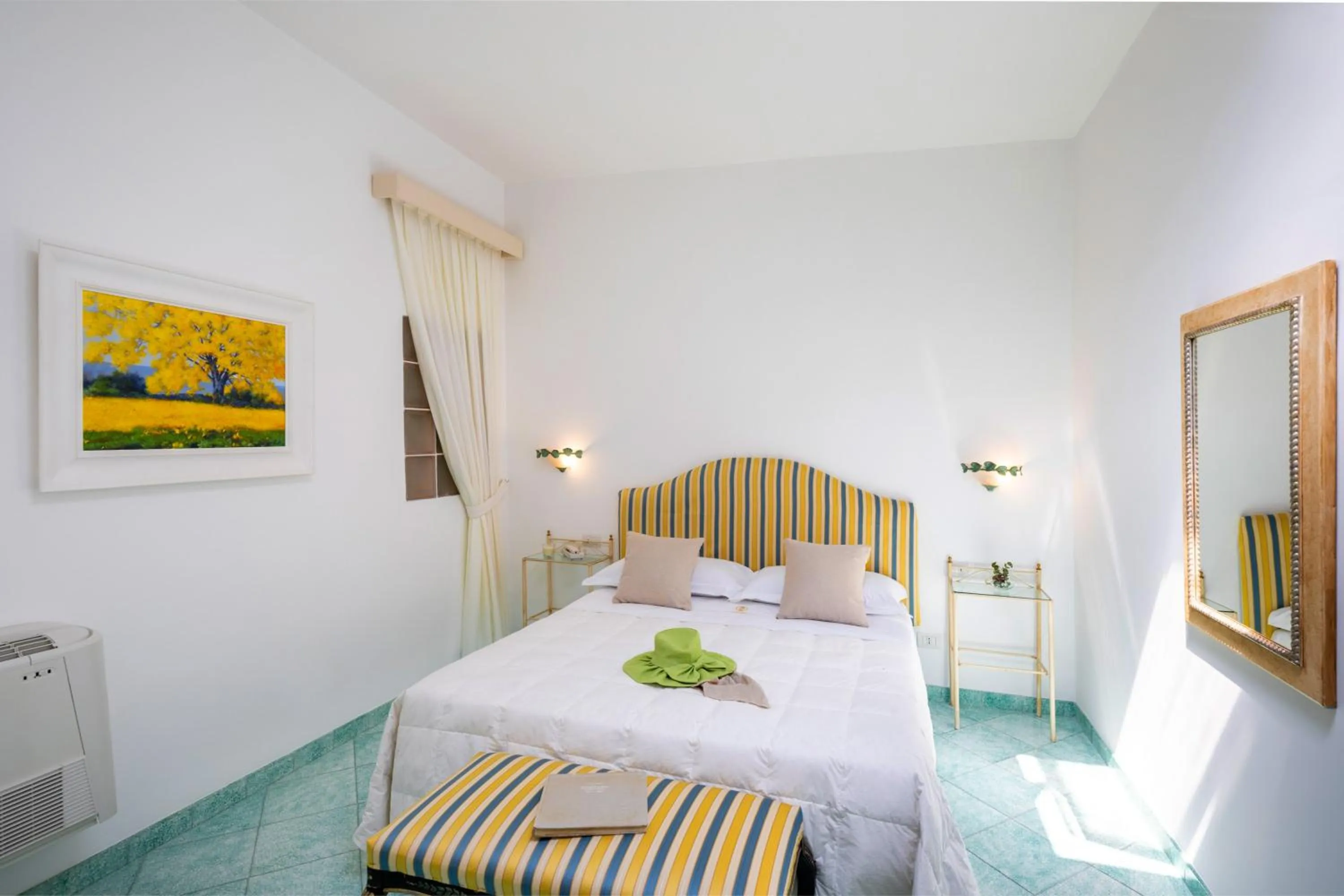 Bed in Hotel Royal Prisco