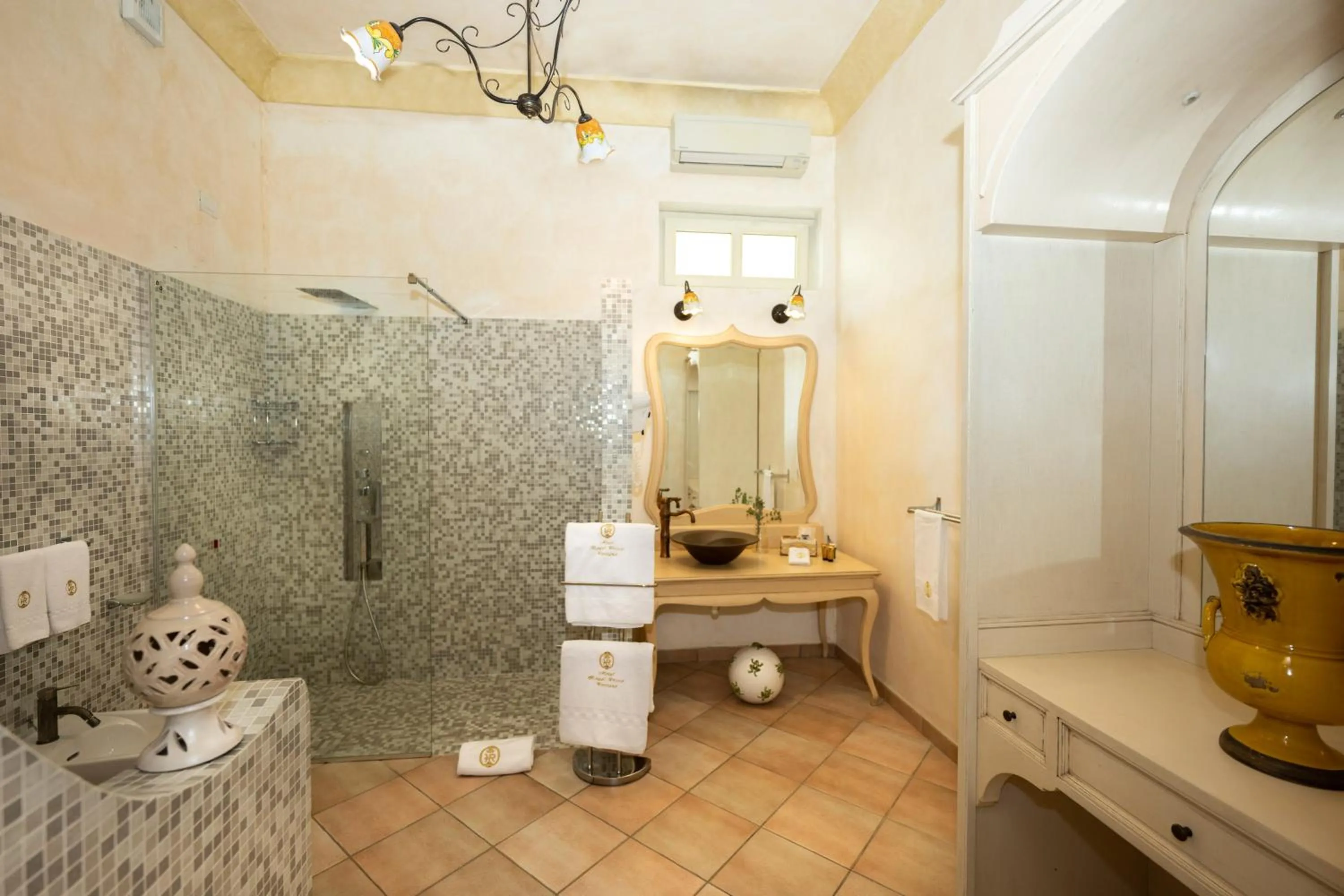 Bathroom in Hotel Royal Prisco