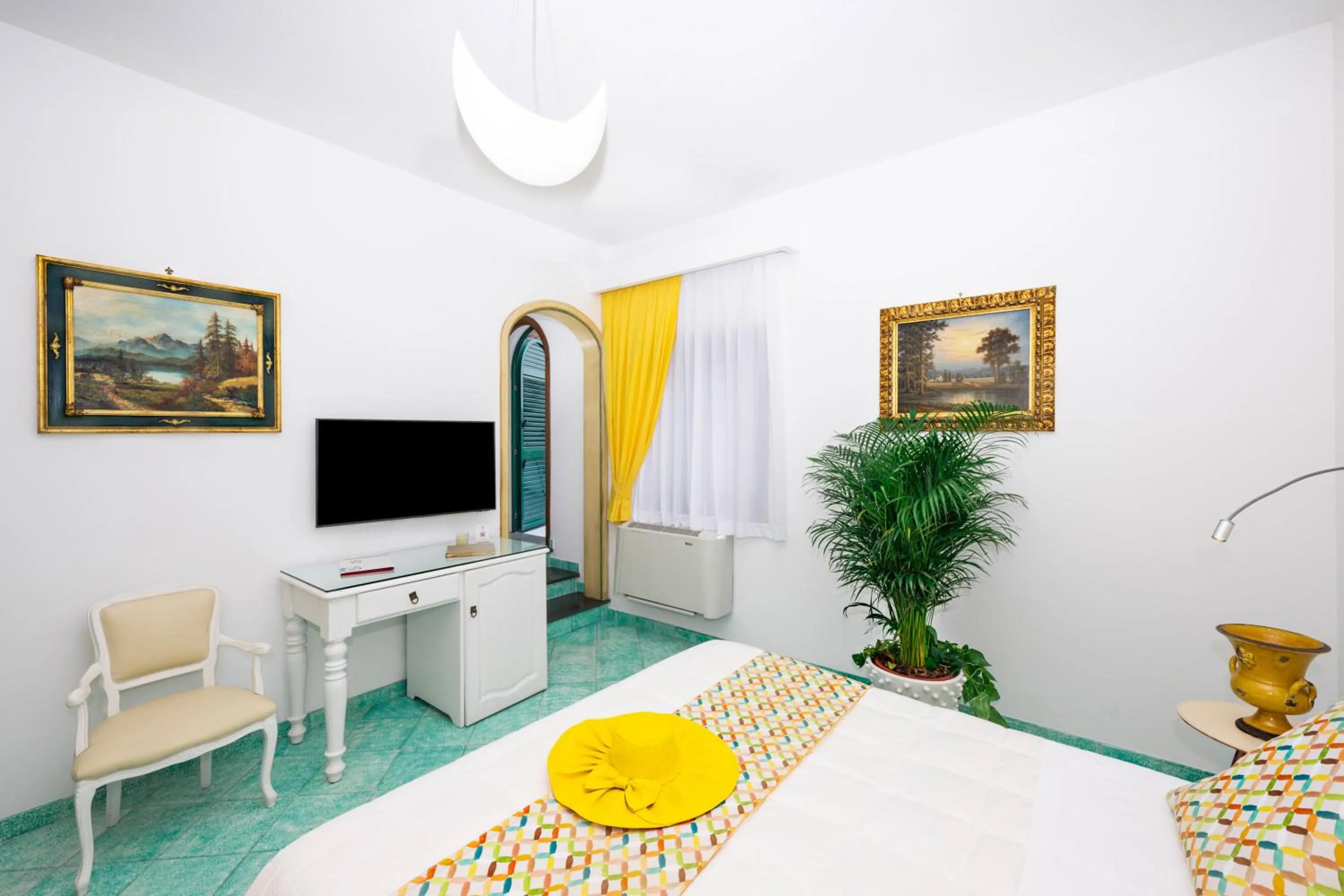 TV and multimedia in Hotel Royal Prisco