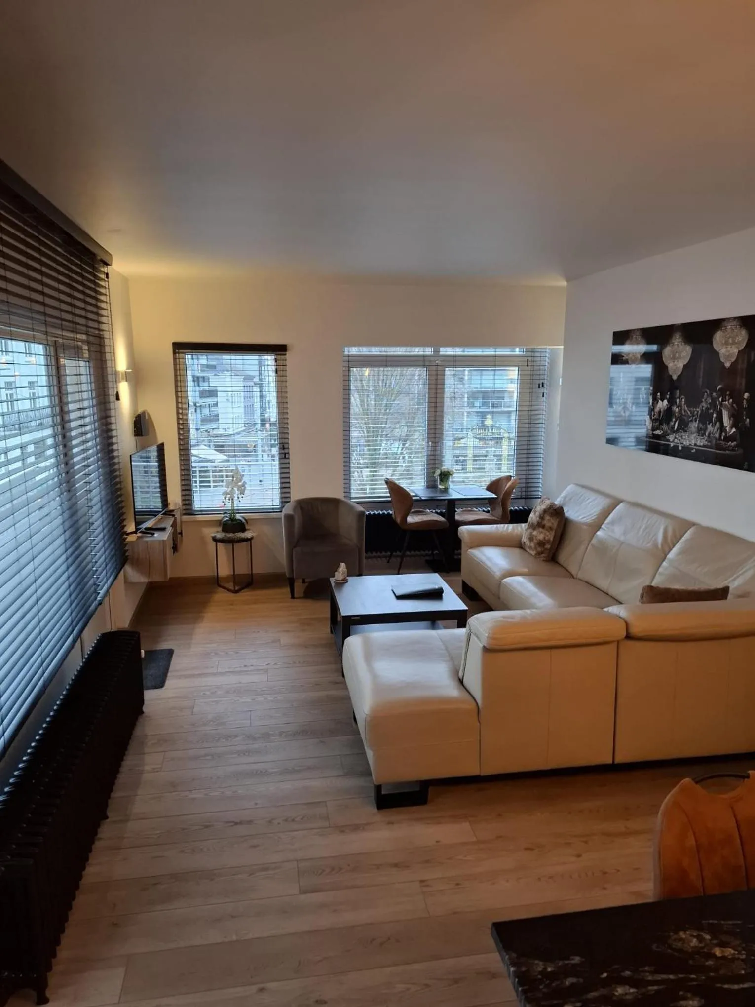 Lichtrijk en comfortabel hoekappartement met gratis parking en zeer centraal gelegen - Comme Chez Soi