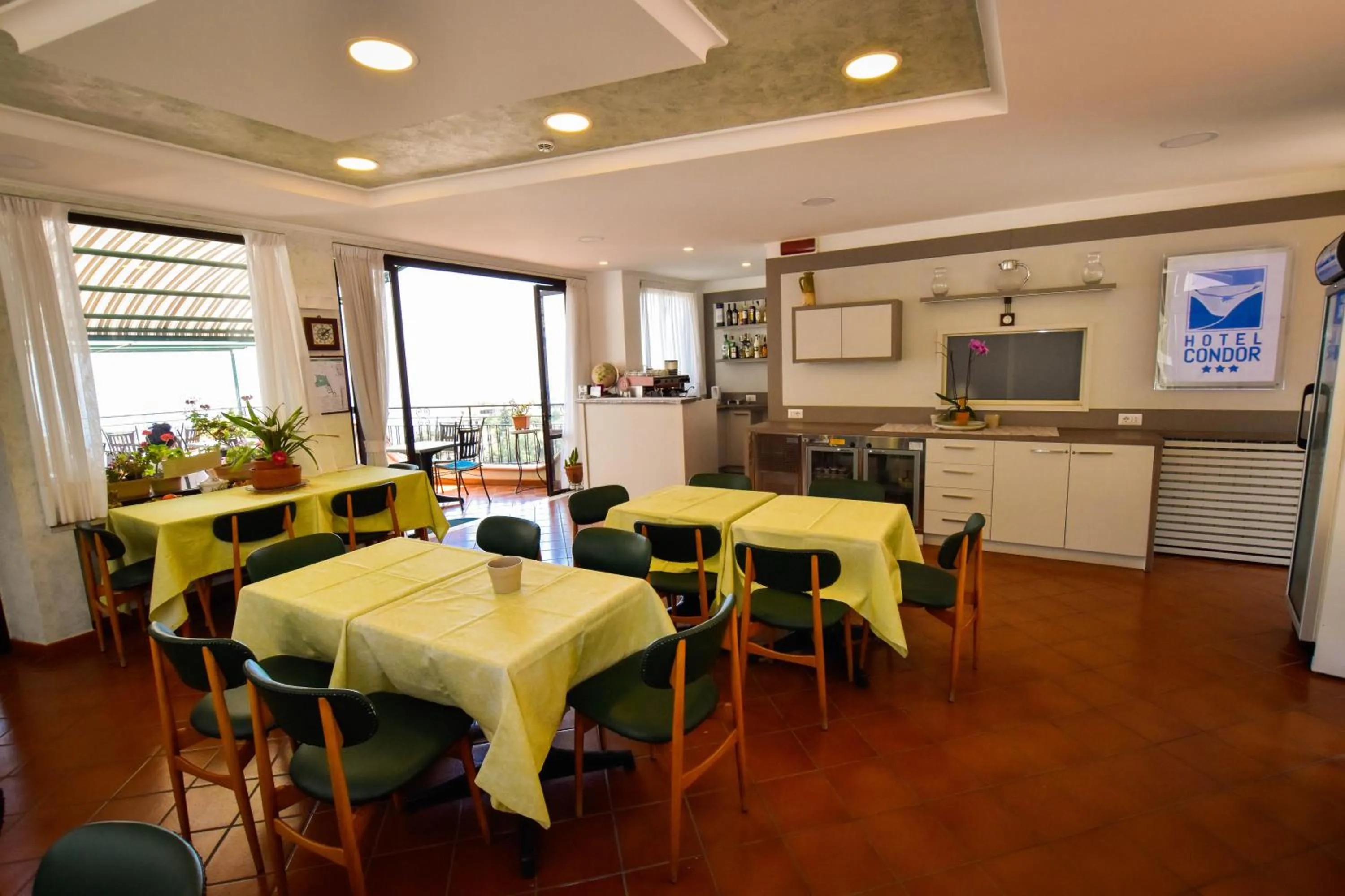 Communal lounge/ TV room in Hotel Condor