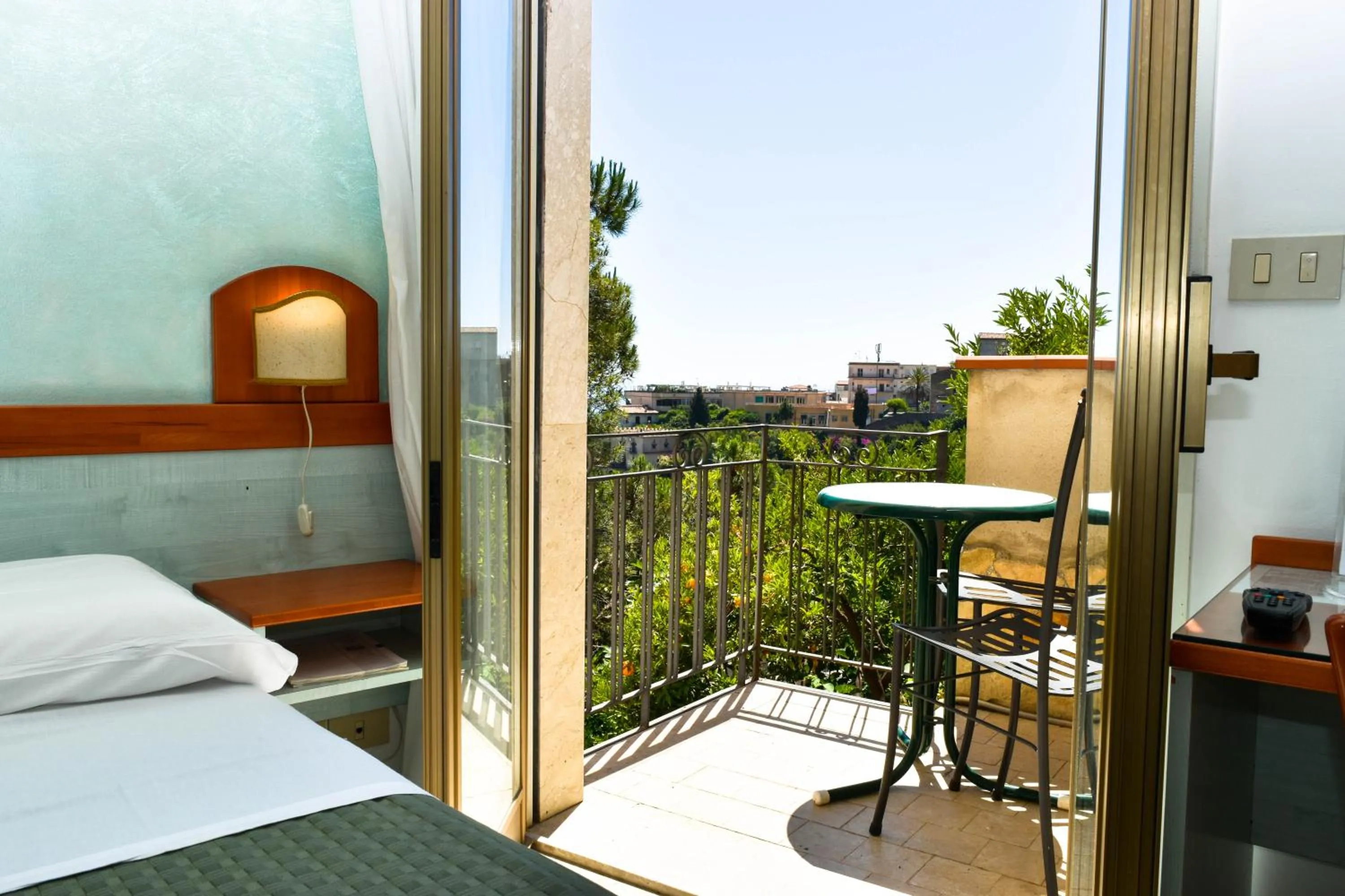 Bedroom, Bed in Hotel Condor