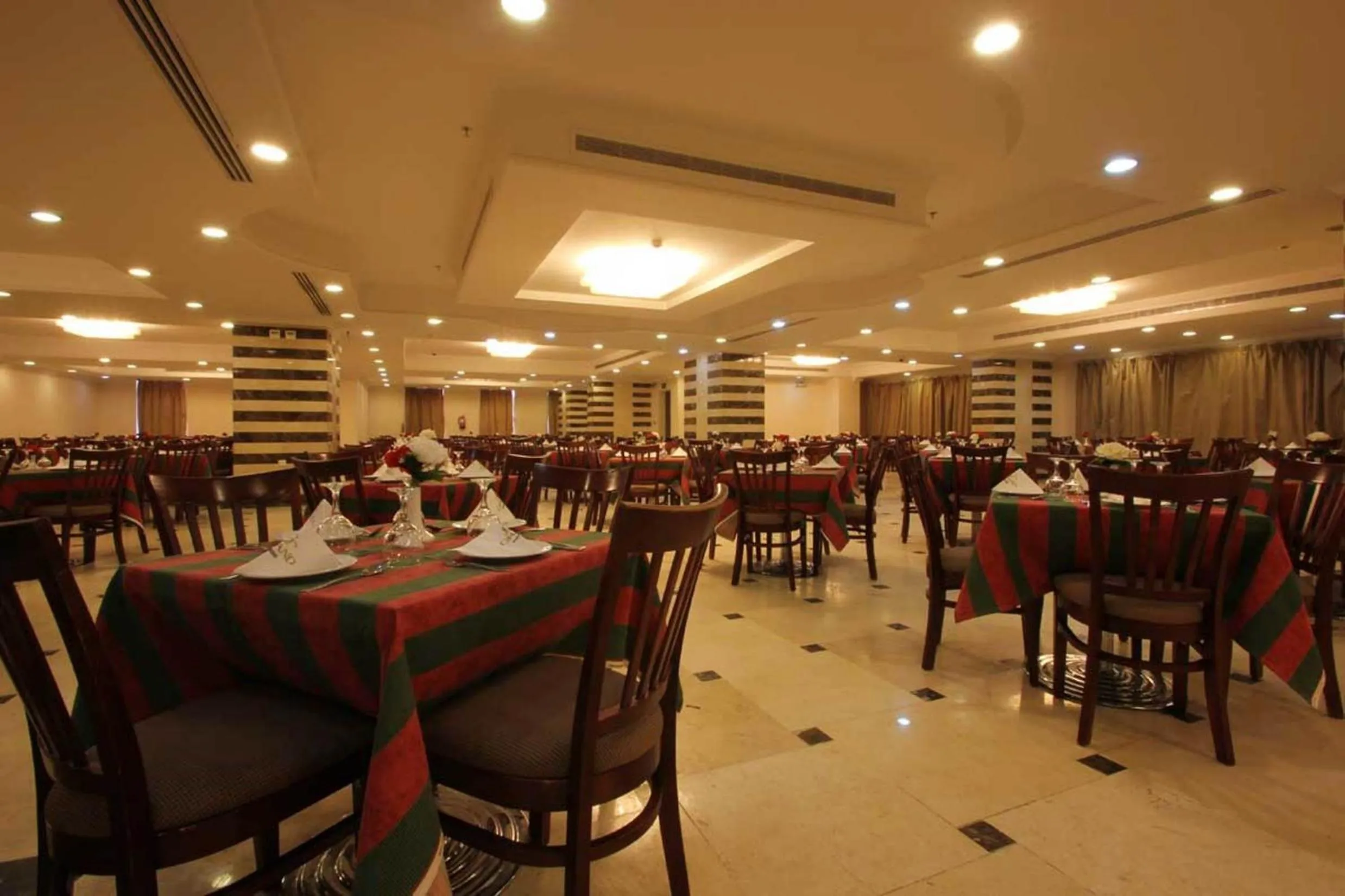 Restaurant/places to eat in Abraj Al Tayseer Tuwa Hotel